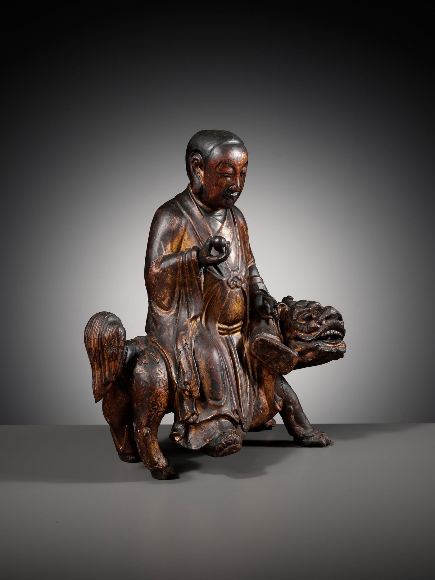 A GILT-LACQUERED WOOD FIGURE OF VIJRAPUTRA, YUAN-MING DYNASTY - Image 6 of 12