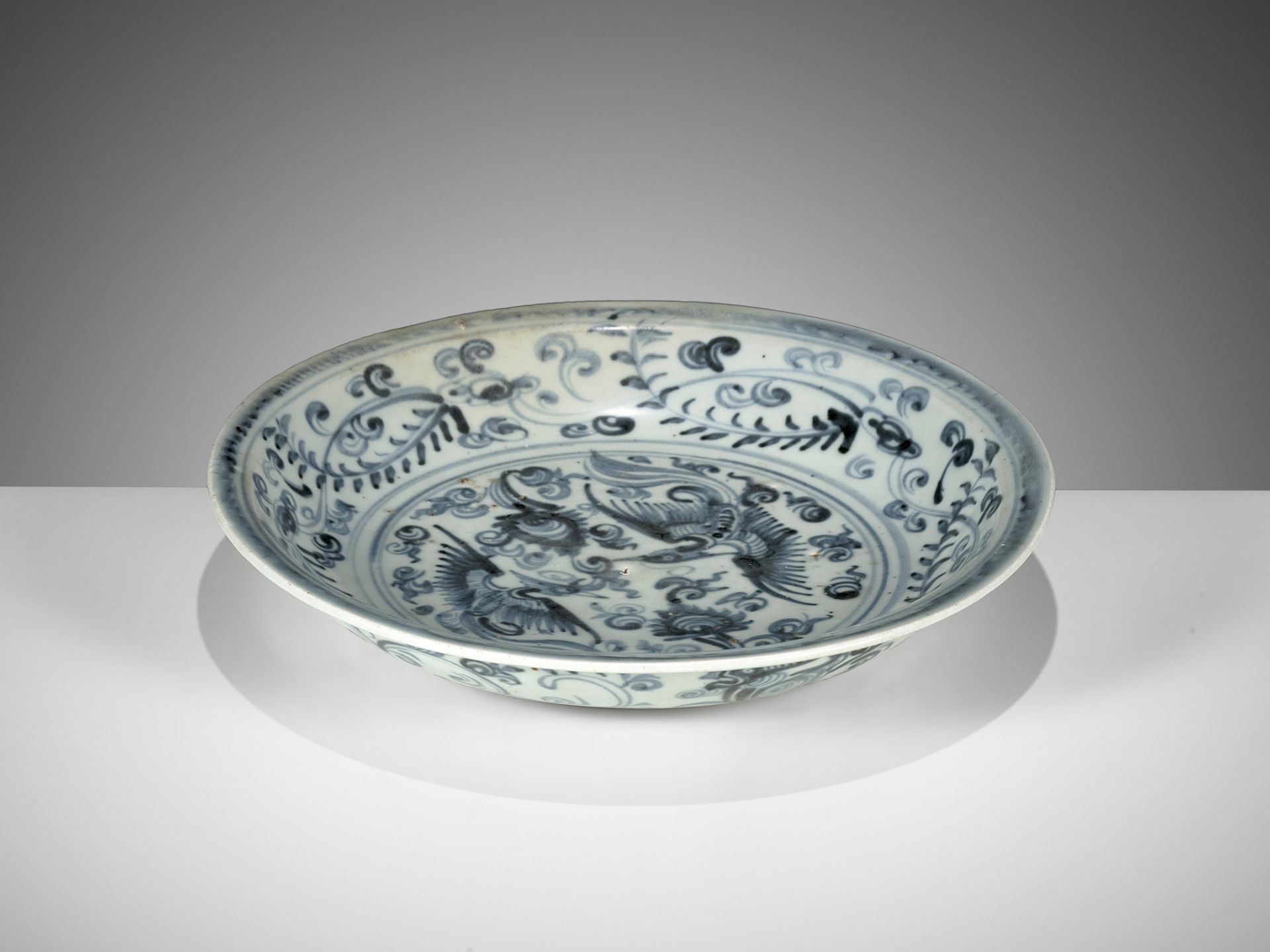 A BLUE AND WHITE 'PHOENIX' DISH, MING DYNASTY - Image 9 of 12
