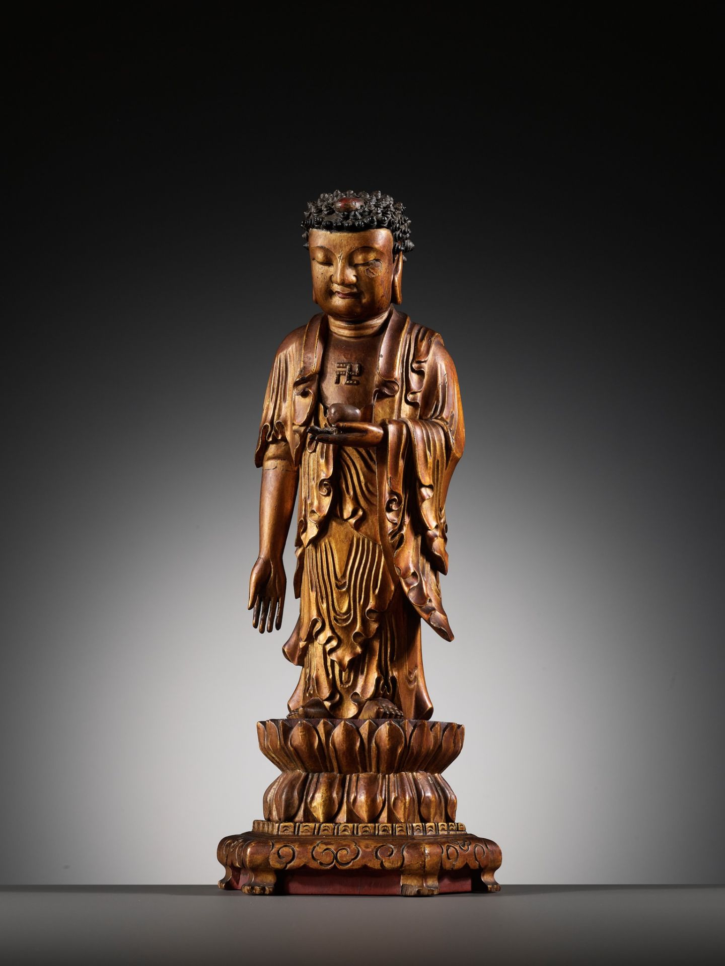 A LACQUER-GILT WOOD FIGURE OF THE STANDING BUDDHA, CHINA, 17TH - 18TH CENTURY - Image 3 of 15
