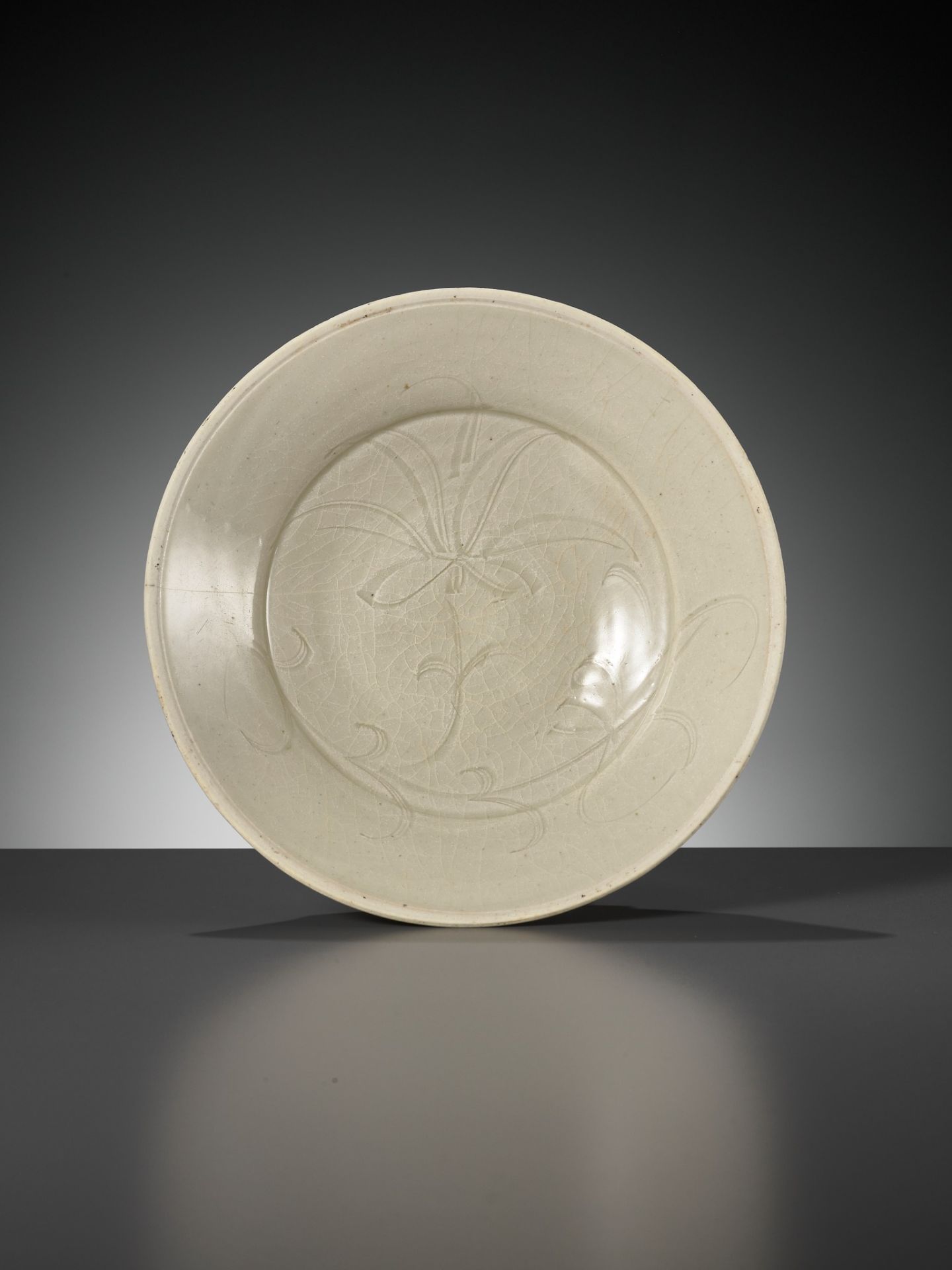 A CARVED DINGYAO WHITE-GLAZED 'LOTUS' BOWL, SONG DYNASTY - Image 10 of 11