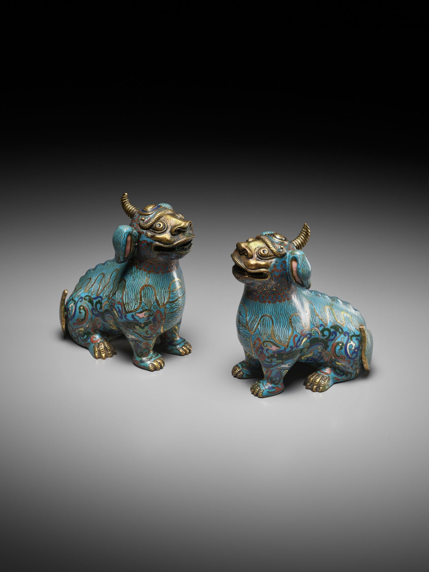 A PAIR OF GILT-BRONZE AND CLOISONNE ENAMEL LUDUAN, CHINA, 18TH - 19TH CENTURY - Image 2 of 11