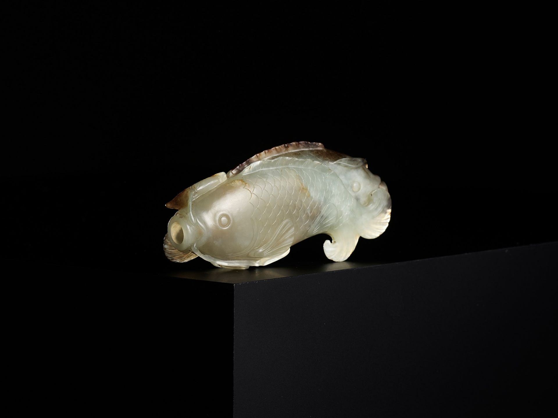 A CELADON AND RUSSET JADE 'DOUBLE FISH' SNUFF BOTTLE, CHINA, 1680-1750 - Image 11 of 14