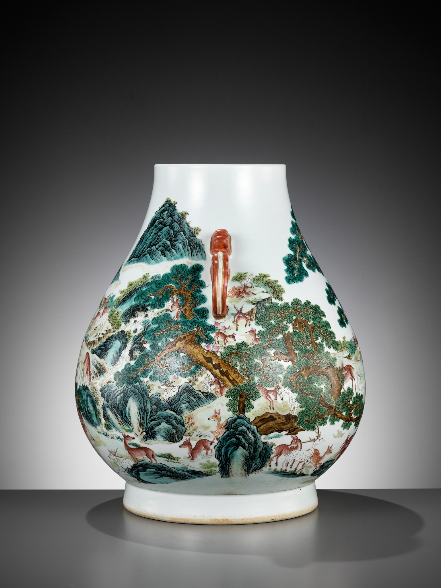 A FAMILLE ROSE 'HUNDRED DEER' (BAI LU) HU-FORM VASE, LATE QING TO EARLY REPUBLIC PERIOD - Image 12 of 17
