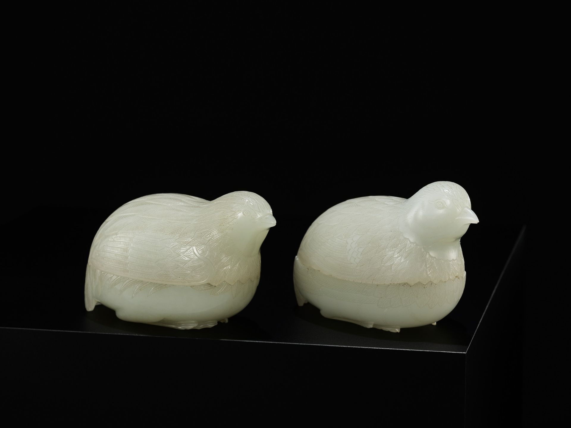 AN EXCEPTIONAL PAIR OF WHITE JADE 'QUAIL' BOXES AND COVERS, QIANLONG PERIOD, 1736-1795 - Bild 19 aus 20