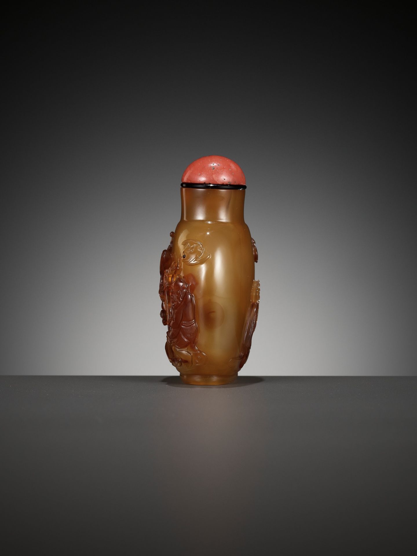 A CAMEO AGATE 'ZHONG KUI' SNUFF BOTTLE, OFFICIAL SCHOOL, CHINA, 1770-1840 - Image 12 of 14