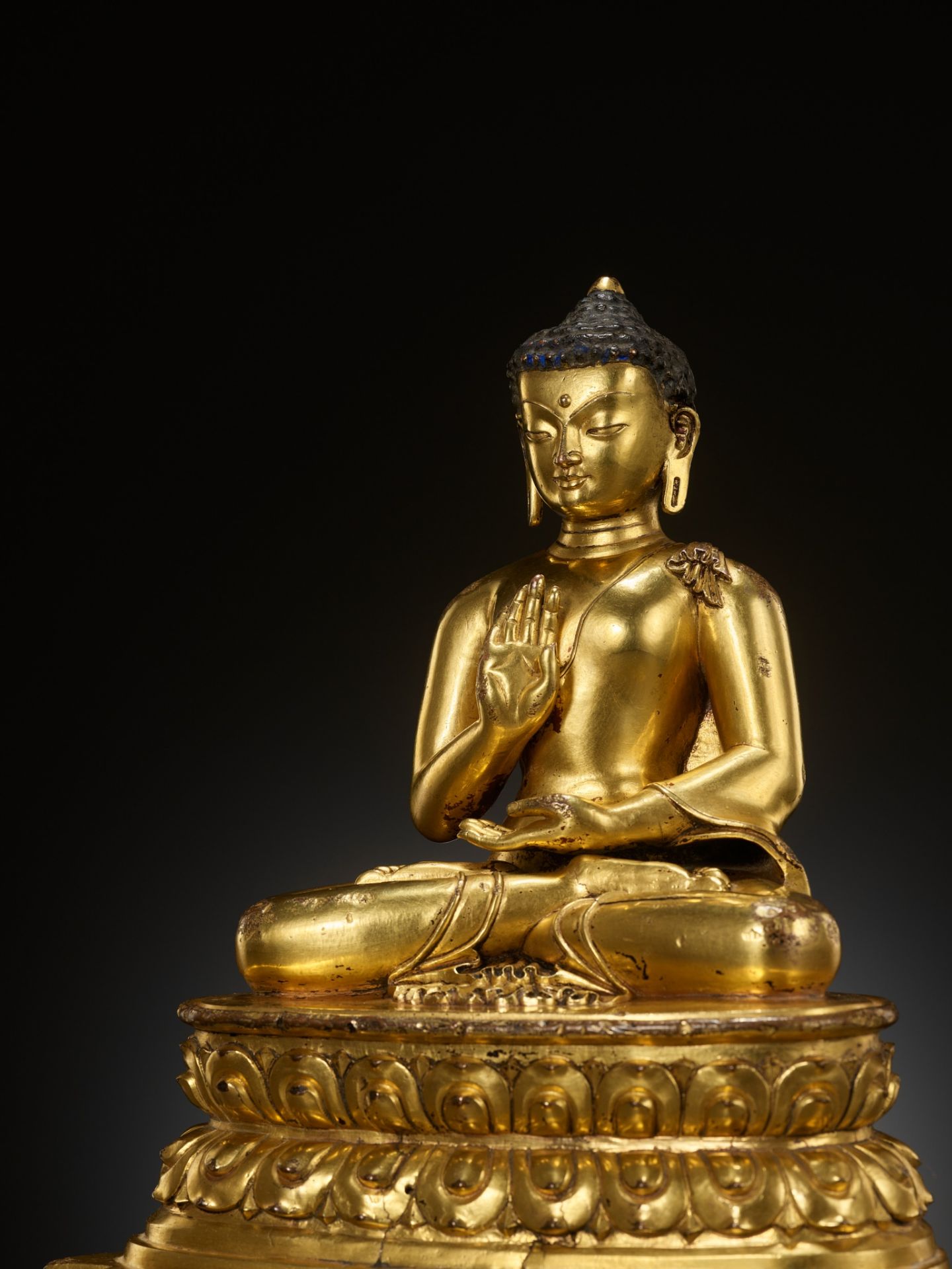 A GILT COPPER ALLOY FIGURE OF AMOGHASIDDHI, POSSIBLY DENSATIL, TIBET, 14TH-15TH CENTURY - Image 21 of 22