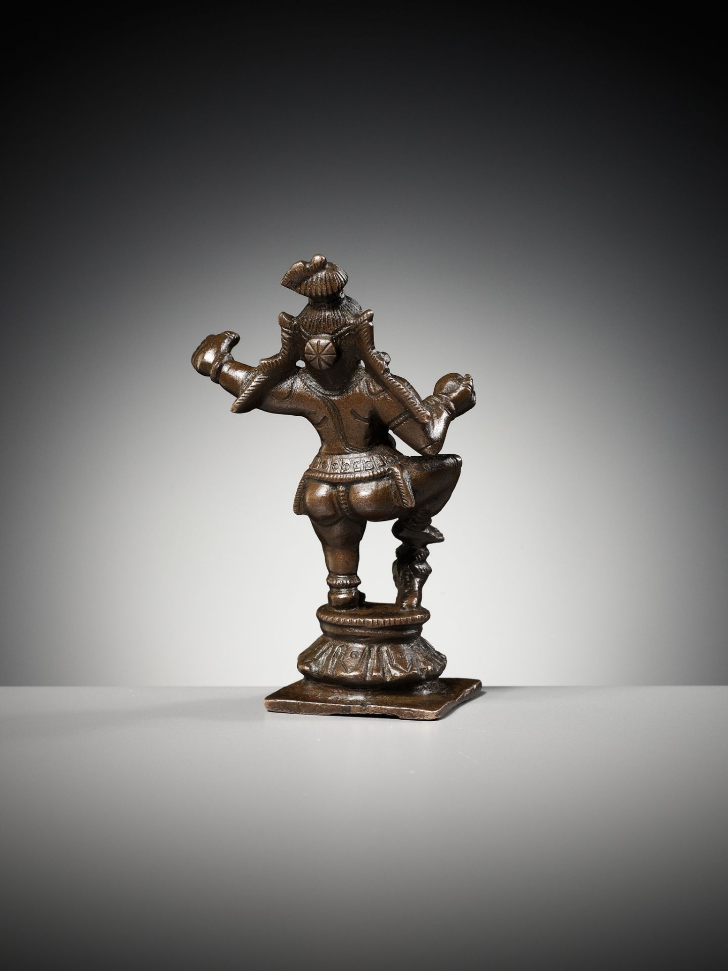A COPPER ALLOY FIGURE OF DANCING KRISHNA, SOUTH INDIA, 17TH-18TH CENTURY - Image 8 of 13