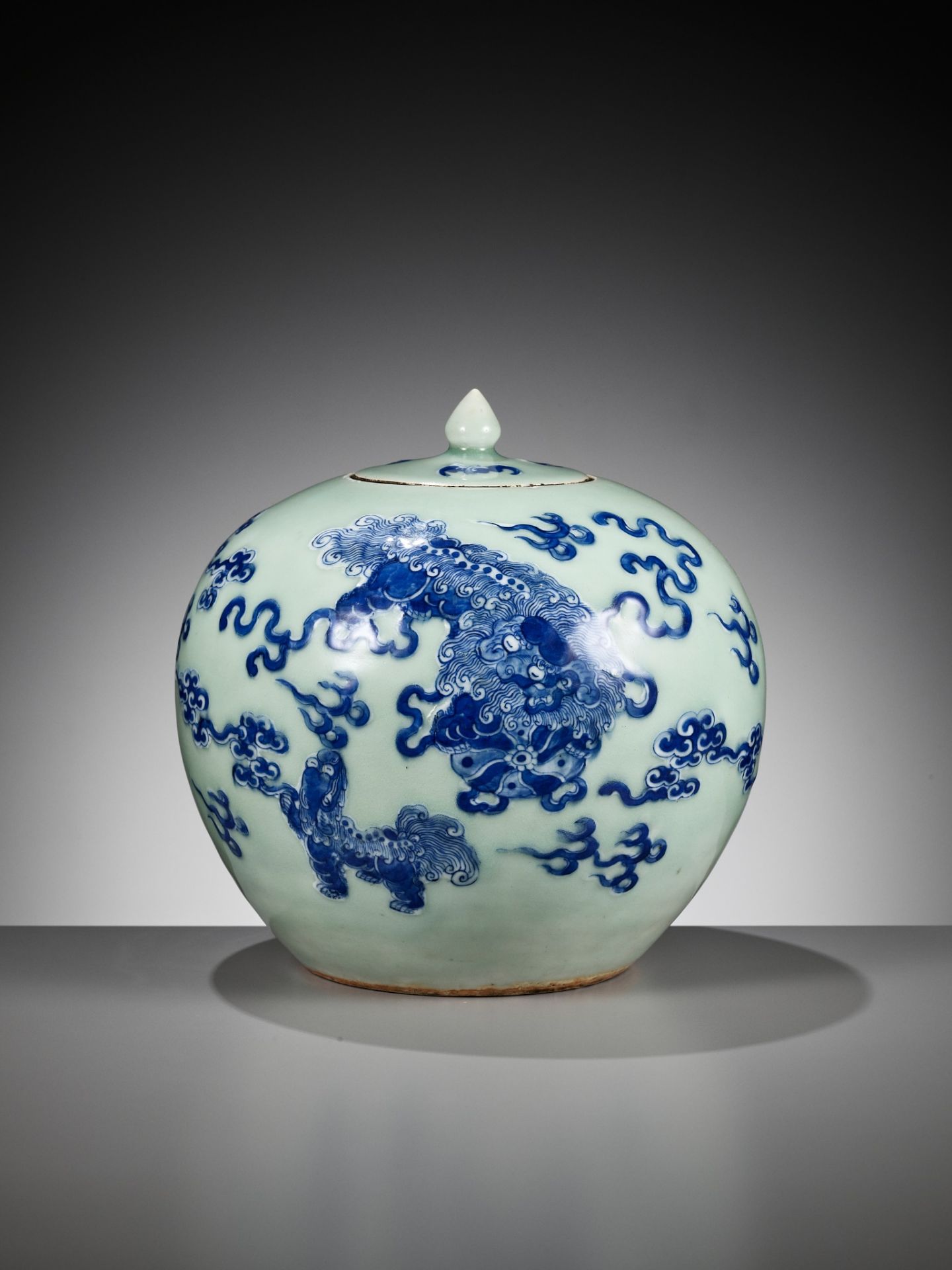 A CELADON-GROUND AND UNDERGLAZE-BLUE JAR AND COVER, CHINA, 19TH - EARLY 20TH CENTURY - Image 7 of 10