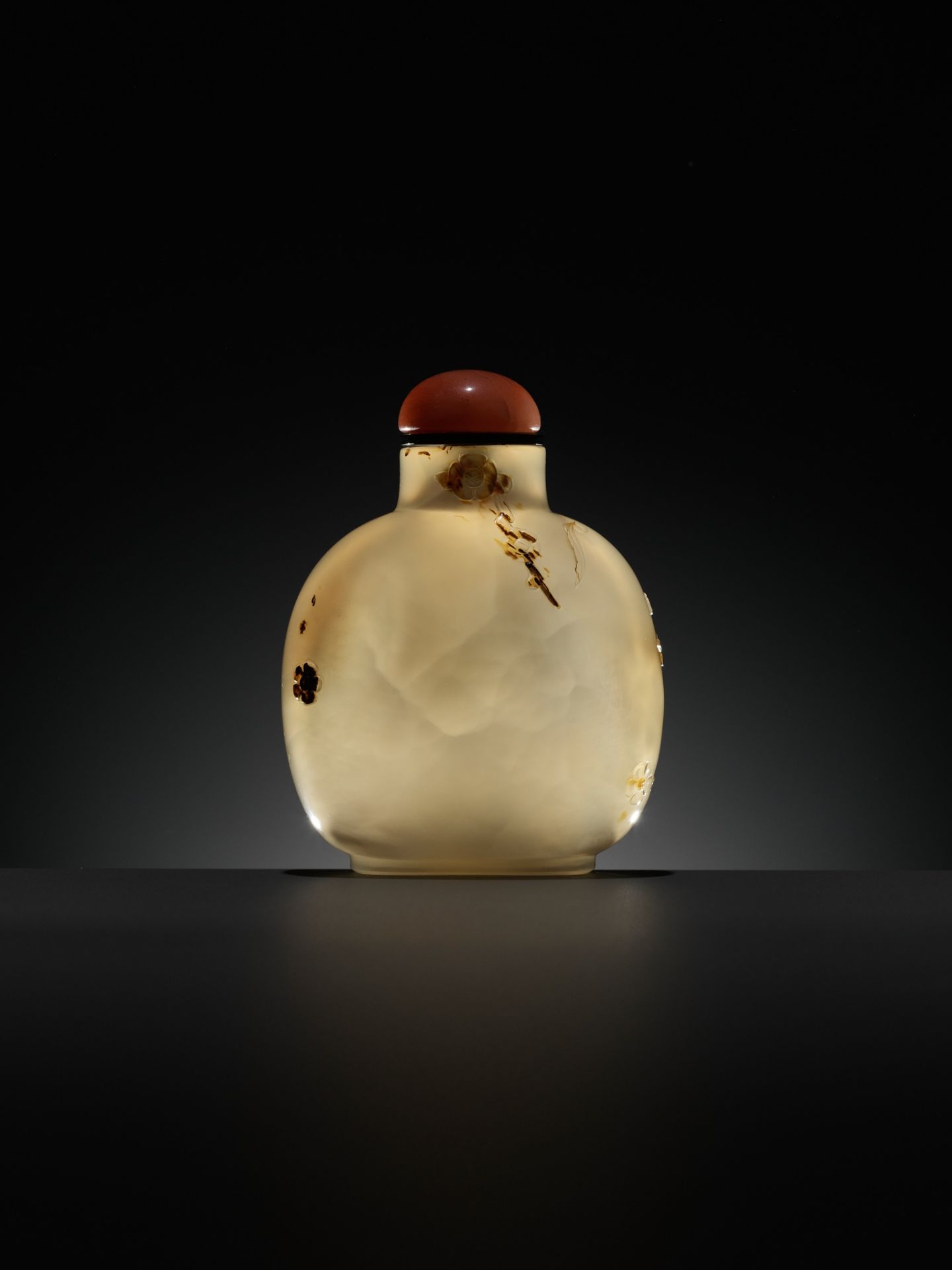 A CAMEO AGATE SNUFF BOTTLE,ATTRIBUTED TO THE CAMEO INK-PLAY MASTER,OFFICIAL SCHOOL,POSSIBLY IMPERIAL - Bild 8 aus 15