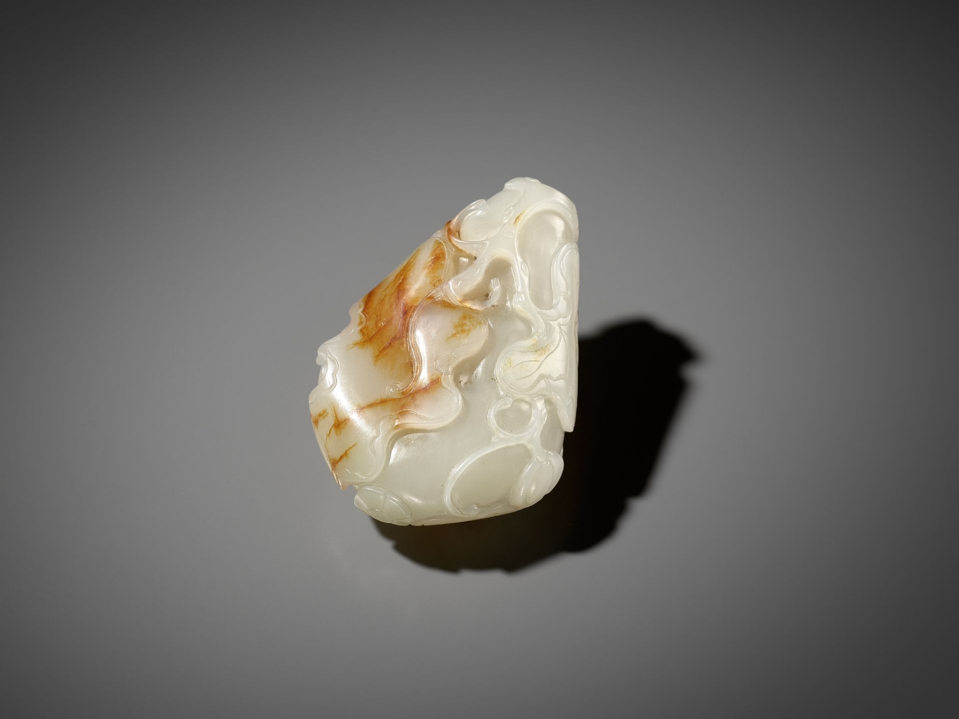 A WHITE AND RUSSET JADE 'GOURD AND BUTTERFLY' SNUFF BOTTLE, CHINA, 18TH CENTURY - Bild 9 aus 10