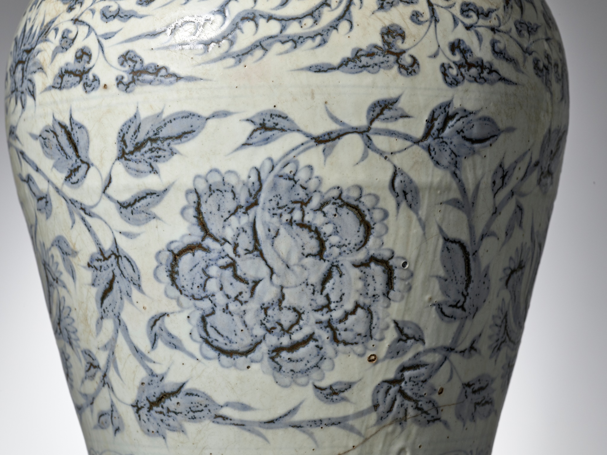 A BLUE AND WHITE 'PEONY, PHOENIX AND LONGMA' VASE, MEIPING, CHINA, 14TH-15TH CENTURY - Image 21 of 26