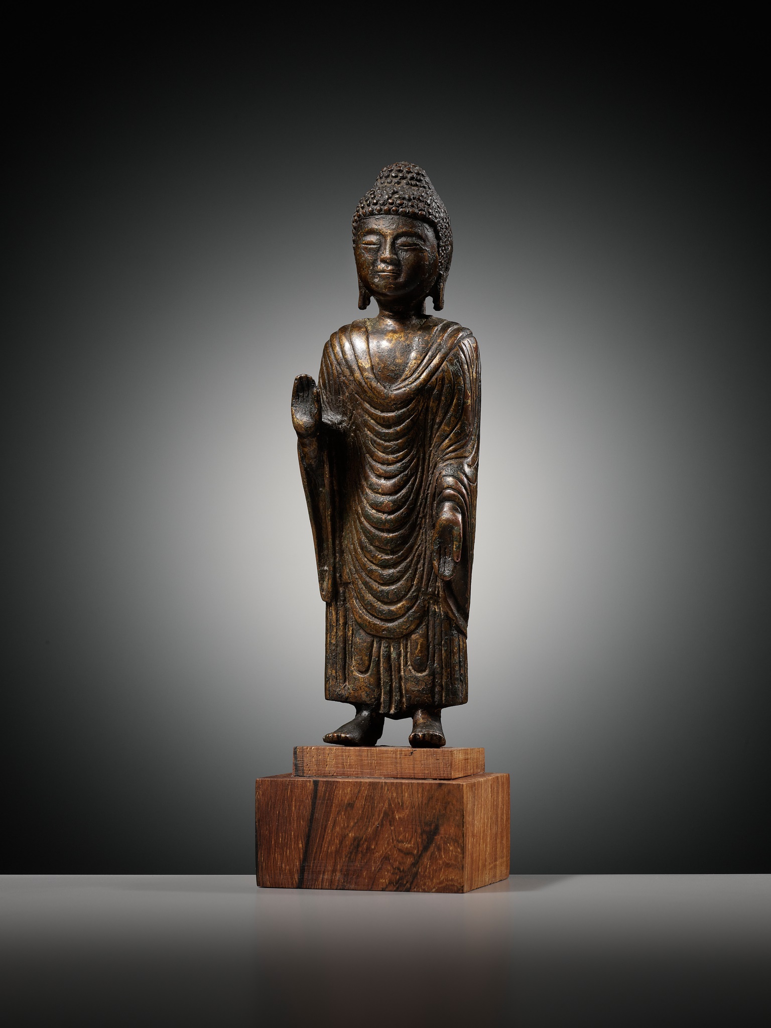 A GILT-BRONZE STANDING FIGURE OF BUDDHA, UNIFIED SILLA DYNASTY, KOREA, 8TH - 9TH CENTURY - Image 2 of 12