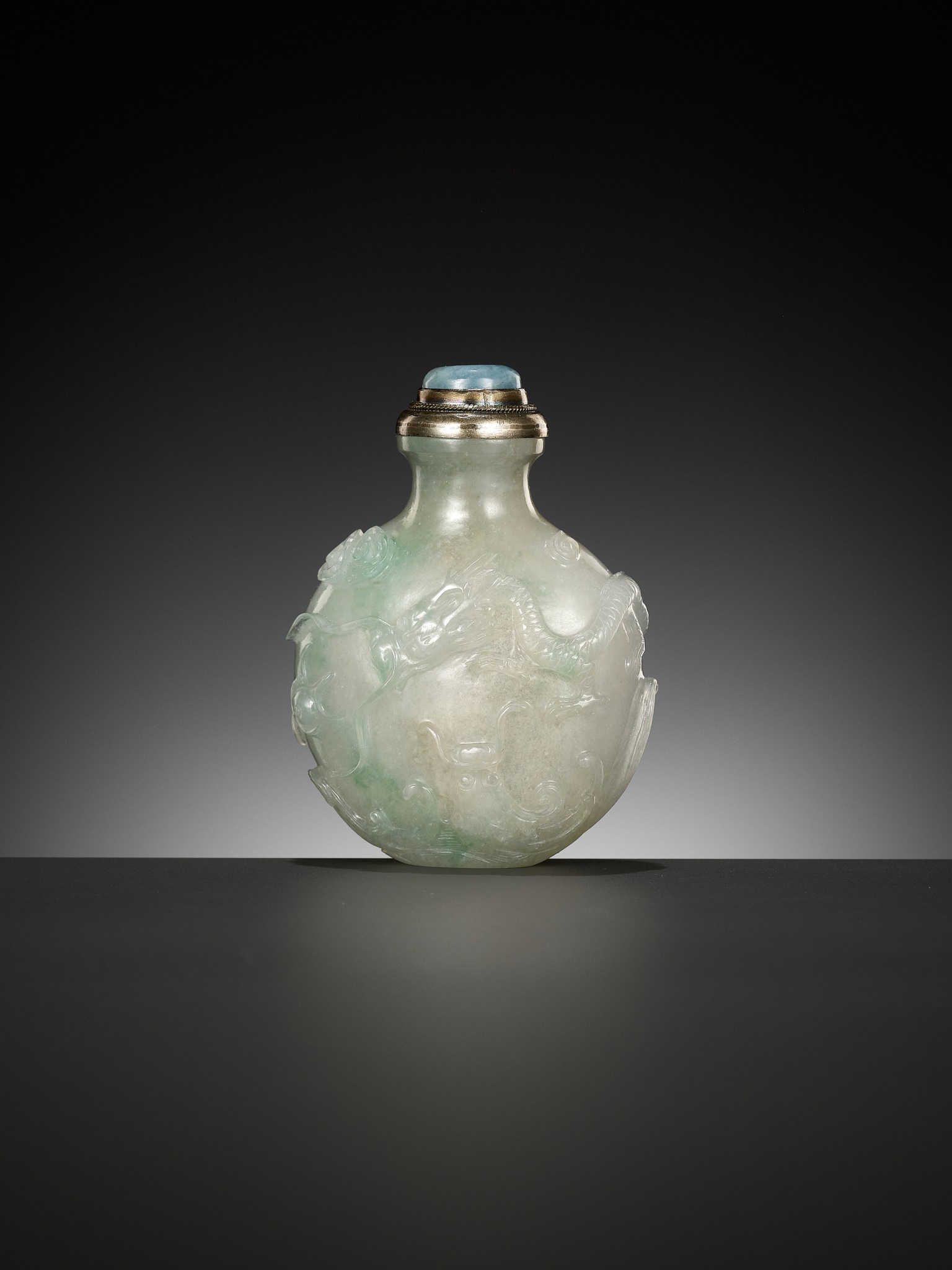 A JADEITE SNUFF BOTTLE DEPICTING A CARP TRANSFORMING INTO A DRAGON, CHINA, 1770-1850 - Image 9 of 15