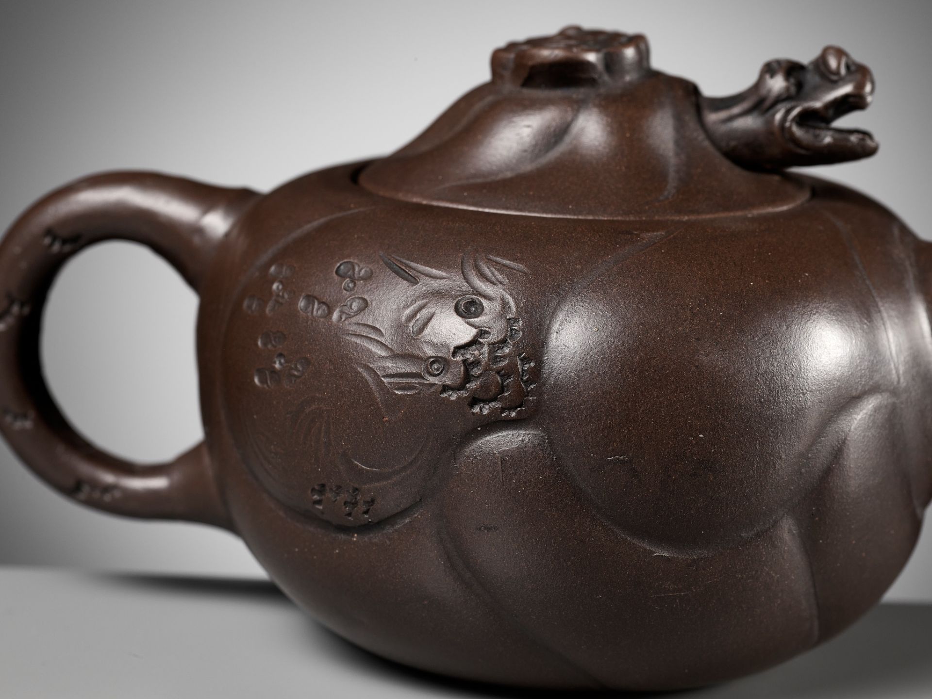 A YIXING STONEWARE 'DRAGON AND CARP' TEAPOT AND COVER, BY WANG YUYING, REPUBLIC PERIOD - Image 6 of 15