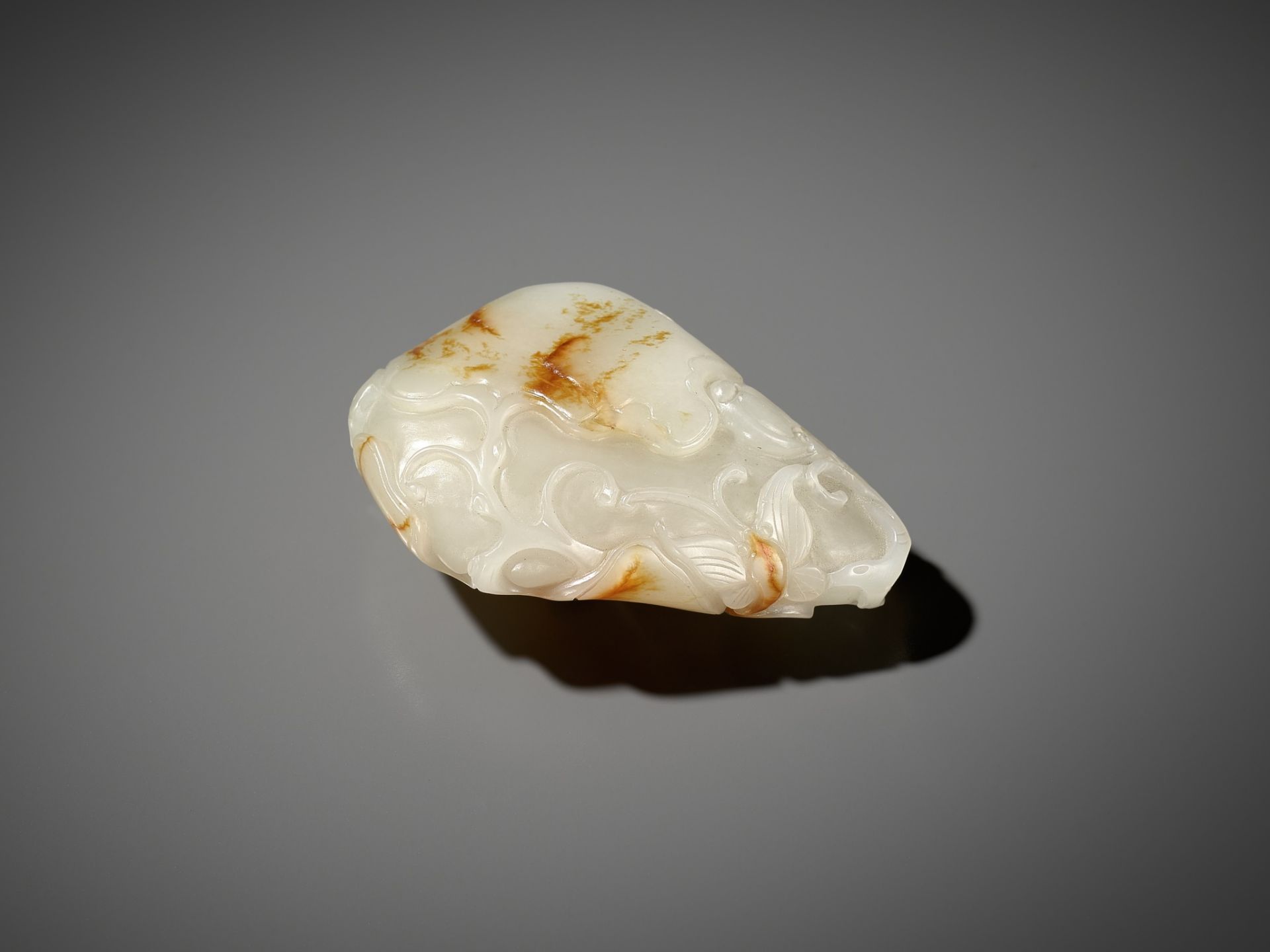 A WHITE AND RUSSET JADE 'GOURD AND BUTTERFLY' SNUFF BOTTLE, CHINA, 18TH CENTURY - Bild 10 aus 10