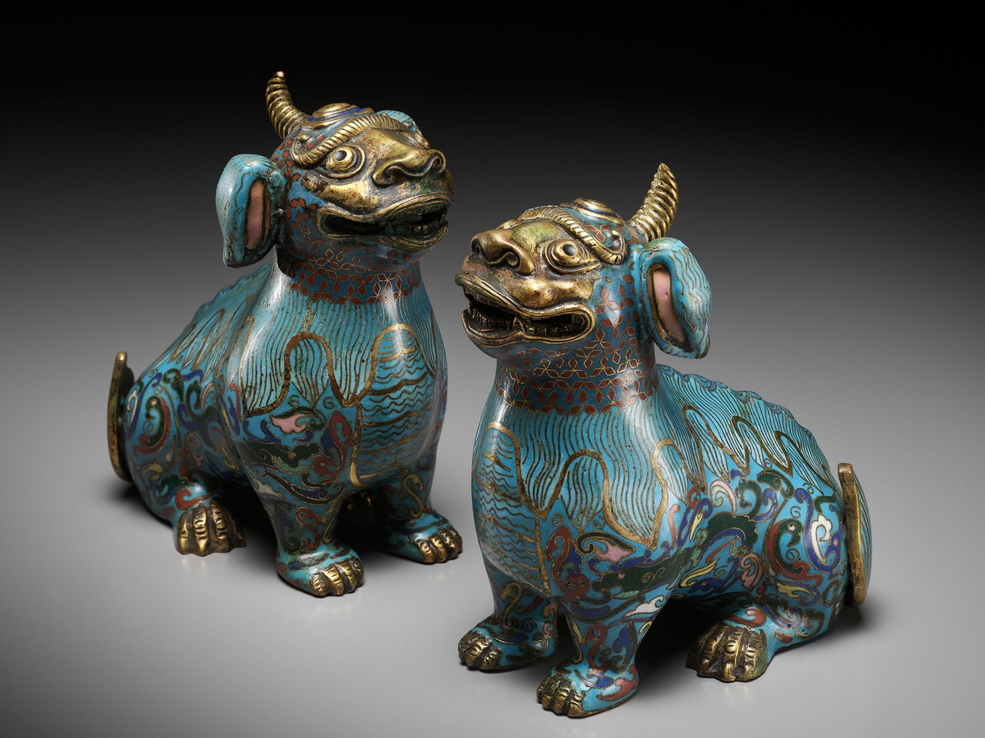 A PAIR OF GILT-BRONZE AND CLOISONNE ENAMEL LUDUAN, CHINA, 18TH - 19TH CENTURY - Image 9 of 11