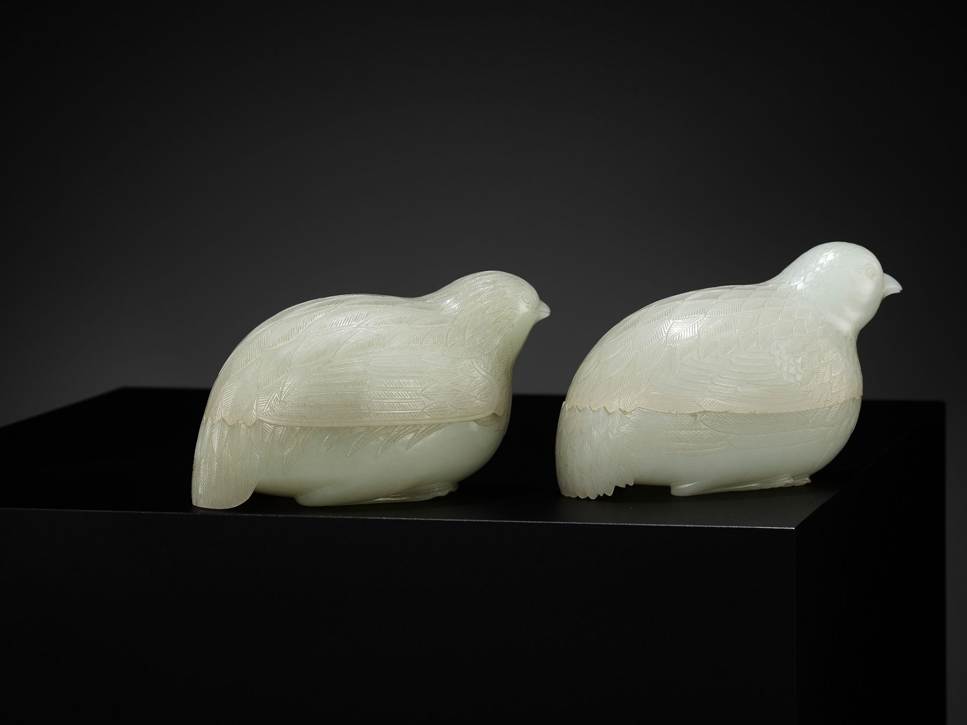 AN EXCEPTIONAL PAIR OF WHITE JADE 'QUAIL' BOXES AND COVERS, QIANLONG PERIOD, 1736-1795 - Bild 15 aus 20