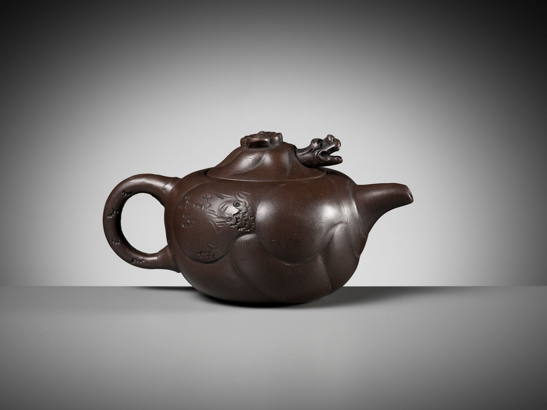 A YIXING STONEWARE 'DRAGON AND CARP' TEAPOT AND COVER, BY WANG YUYING, REPUBLIC PERIOD - Image 9 of 15