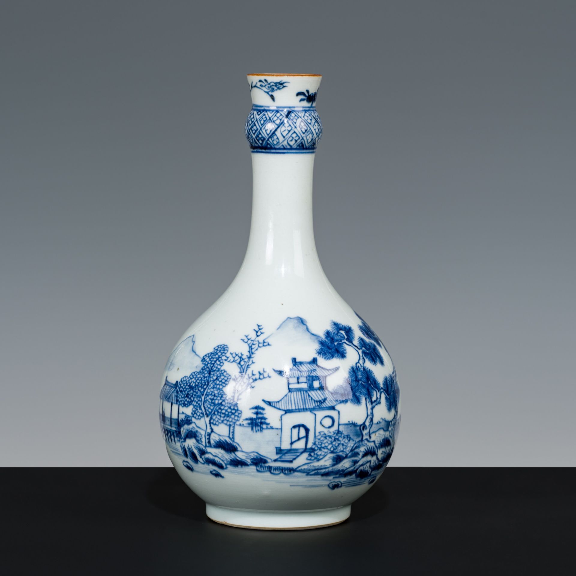 A BLUE AND WHITE PORCELAIN BOTTLE VASE, CHINA, 18TH CENTURY