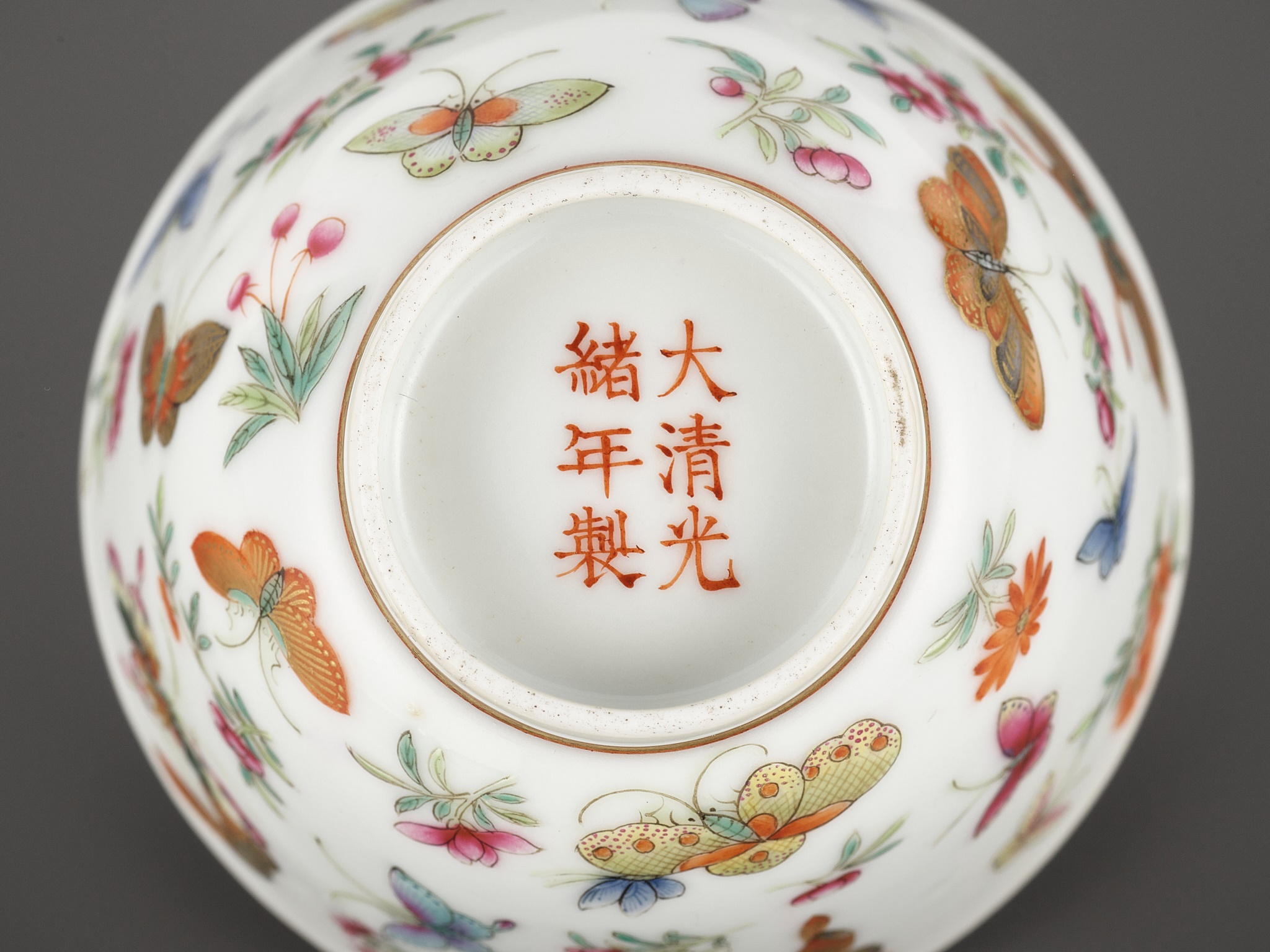 A SUPERB PAIR OF FAMILLE ROSE 'BUTTERFLY' BOWLS, GUANGXU MARKS AND PERIOD - Image 3 of 13