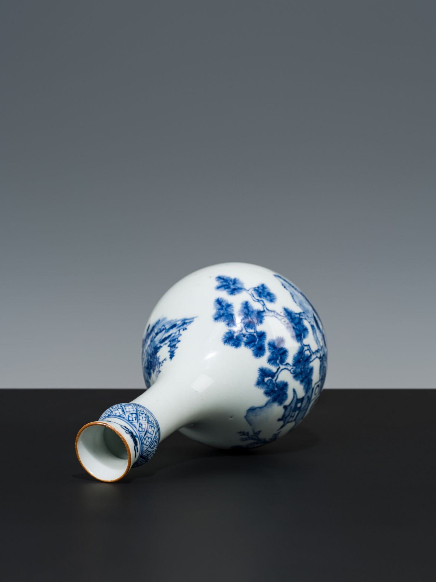 A BLUE AND WHITE PORCELAIN BOTTLE VASE, CHINA, 18TH CENTURY - Image 8 of 8