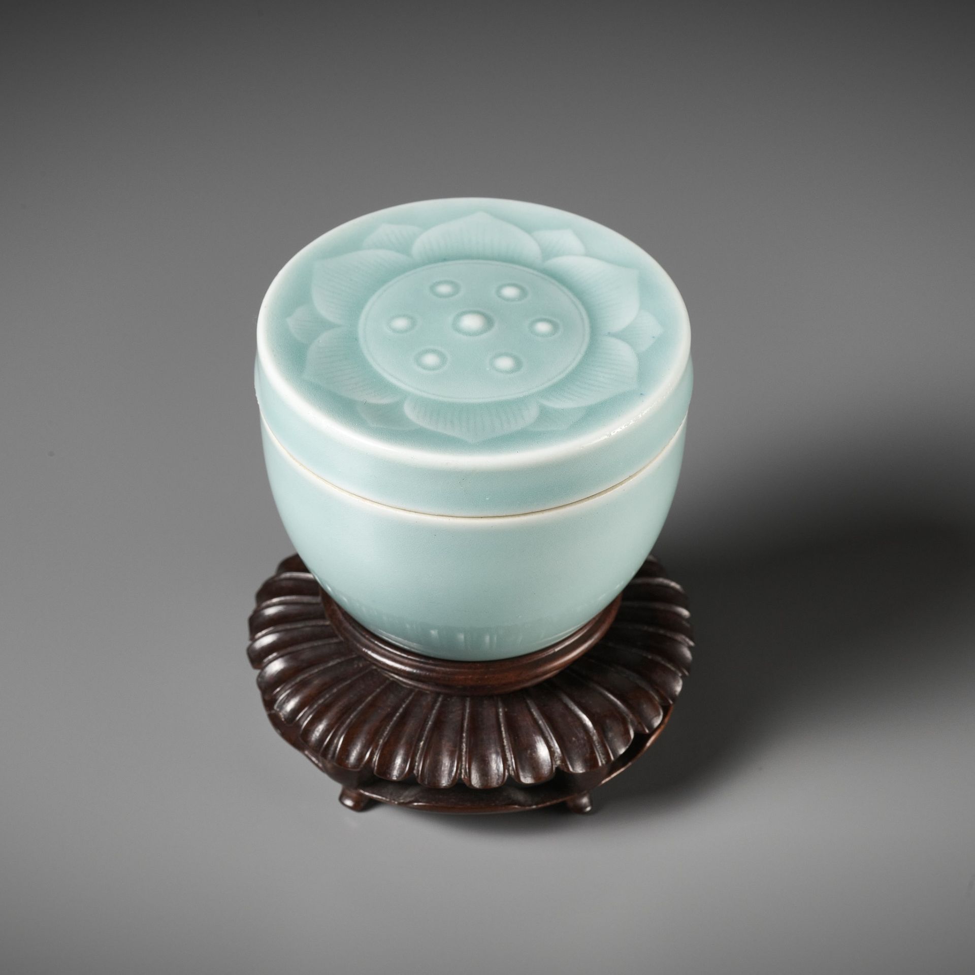 A CELADON-GLAZED LOTUS POD-FORM BOX AND COVER, QING DYNASTY