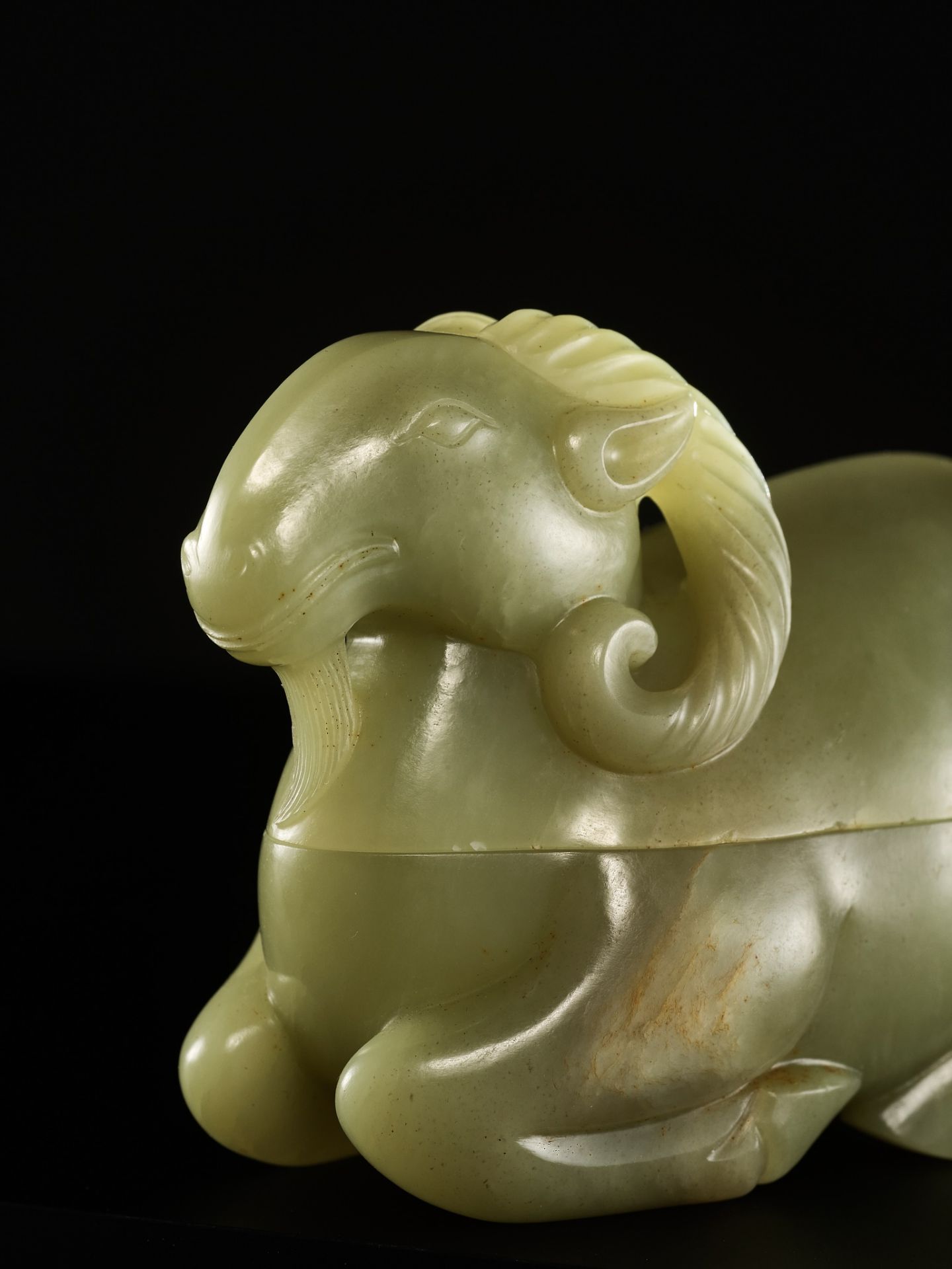 A CARVED CELADON JADE BOX AND COVER IN THE FORM OF A RAM, QING DYNASTY - Image 12 of 15