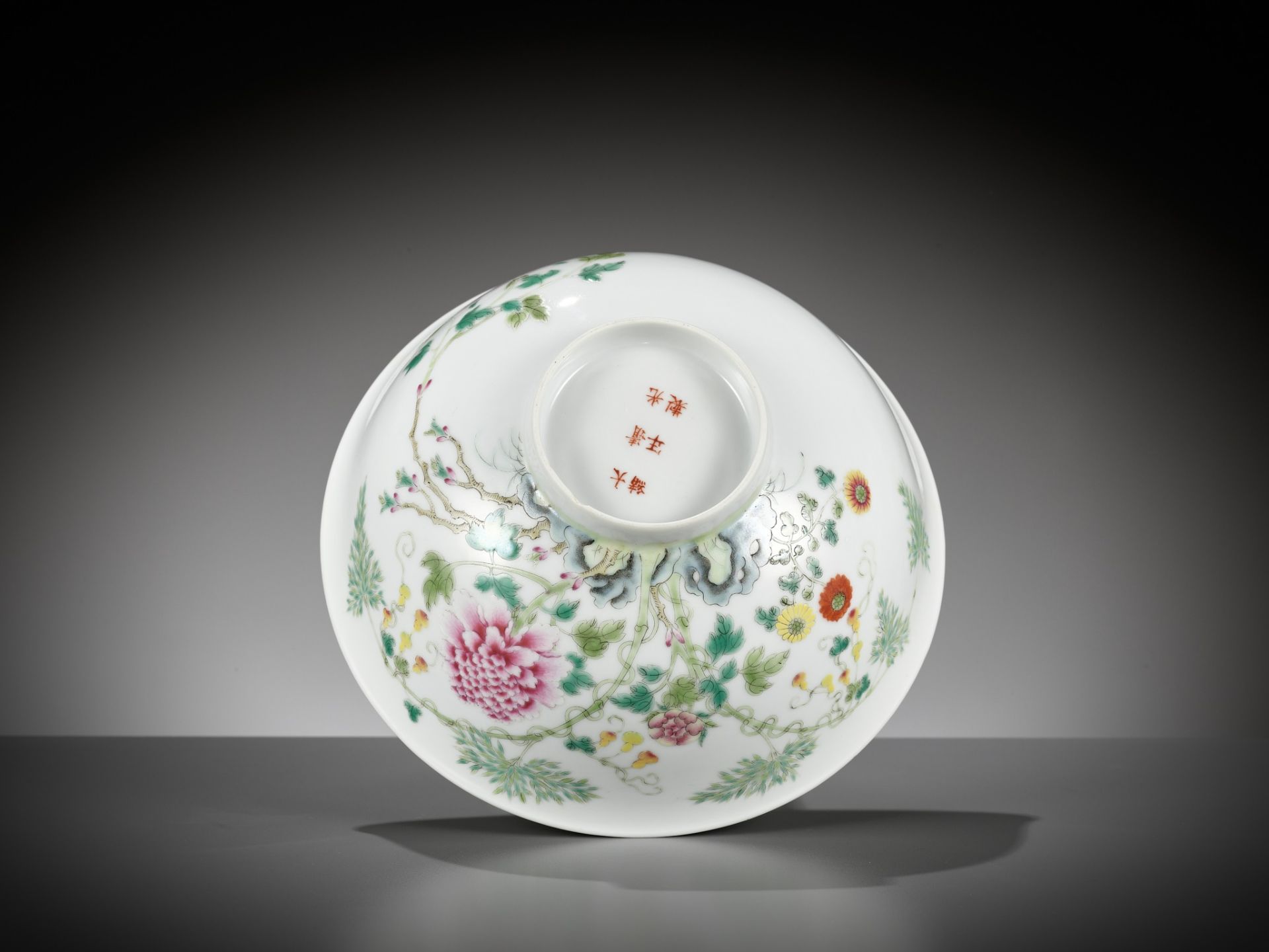 A LARGE FAMILLE-ROSE 'FLORAL' BOWL, GUANGXU MARK AND PERIOD - Image 11 of 12