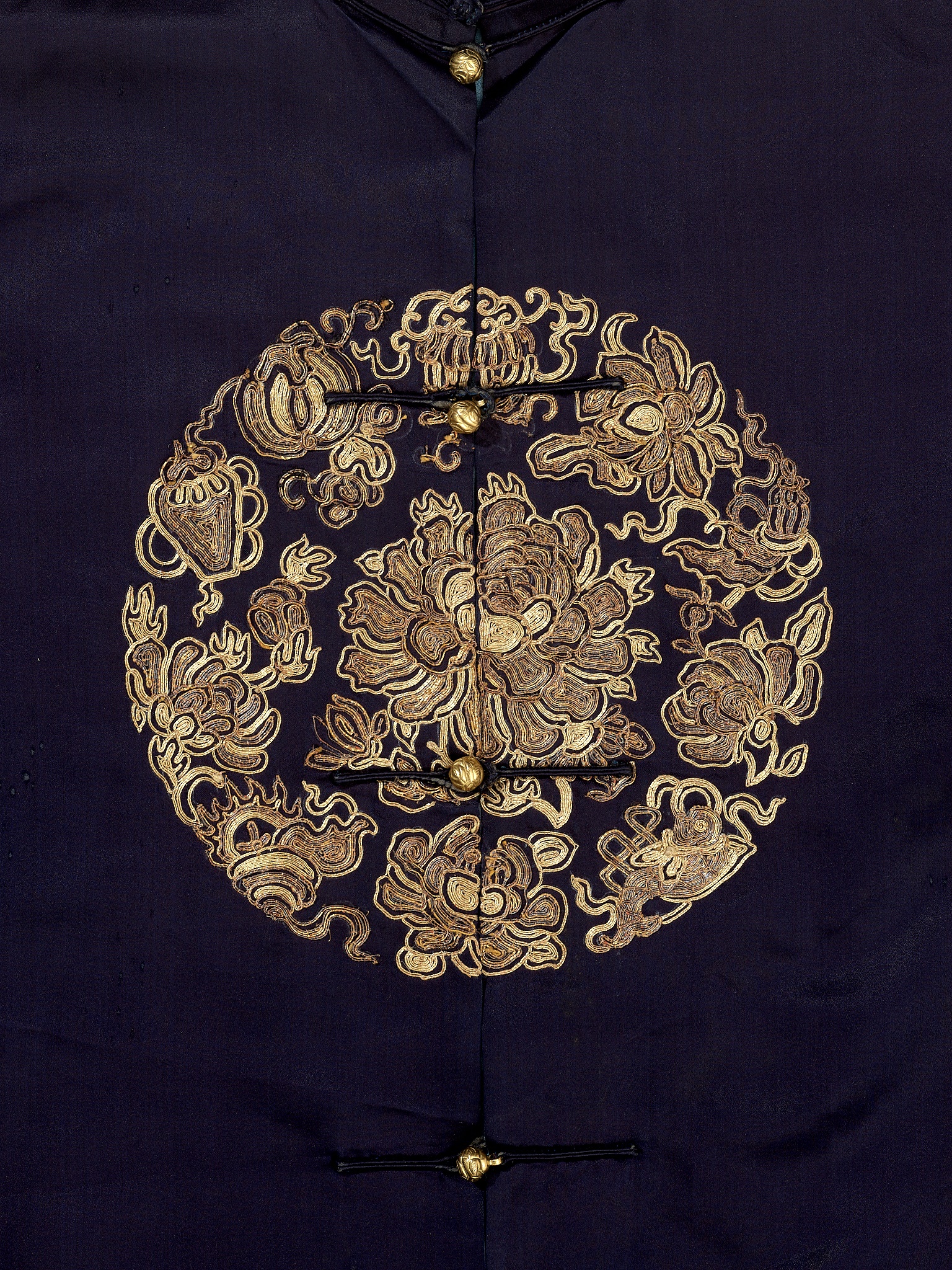 A WOMAN'S SILVER AND GOLD-EMBROIDERED SILK ROUNDEL ROBE, 19TH CENTURY - Image 2 of 14