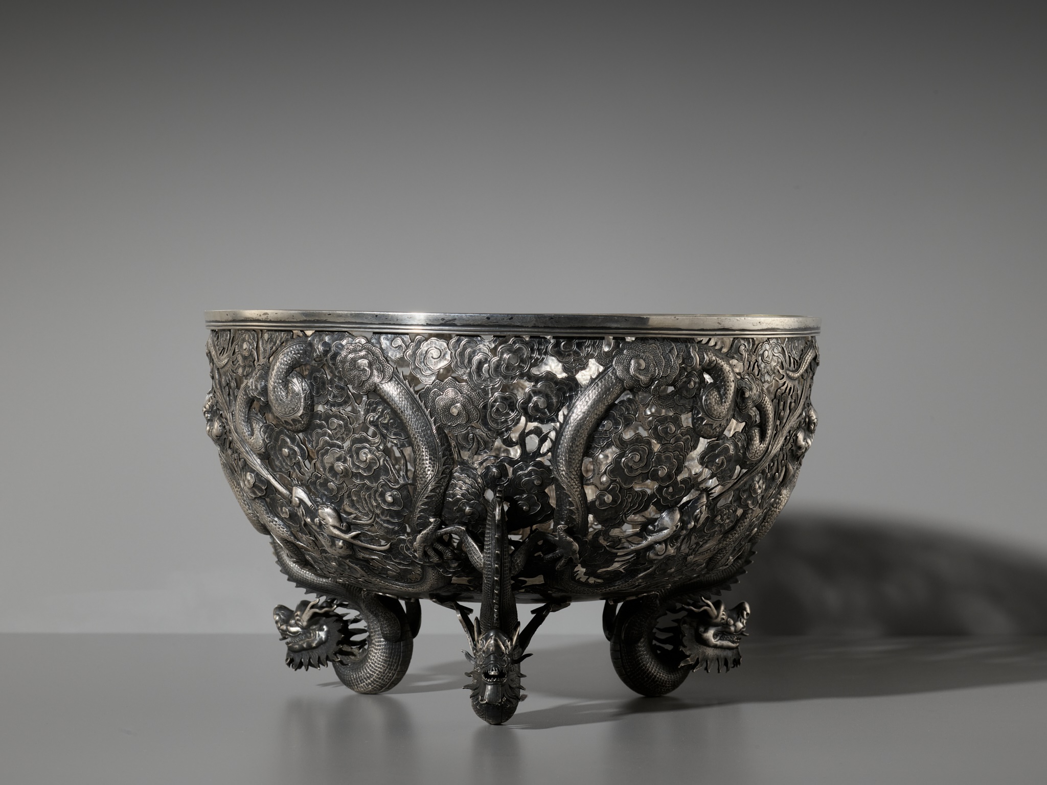 A LARGE SILVER 'DRAGON' RETICULATED PUNCH BOWL, MARKS OF SUI CHANG AND WANG HING - Image 9 of 17