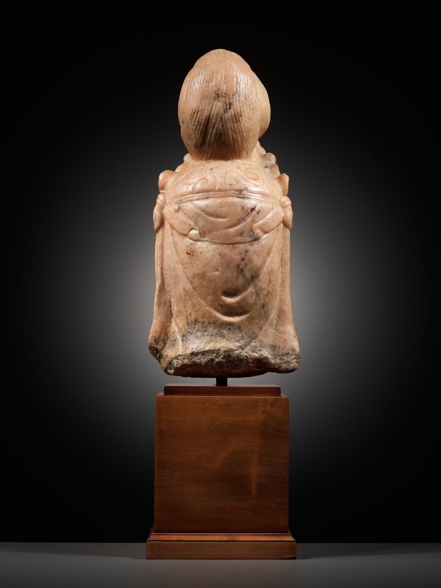 A LARGE PINK MARBLE HEAD OF GUANYIN, QING DYNASTY - Image 6 of 10