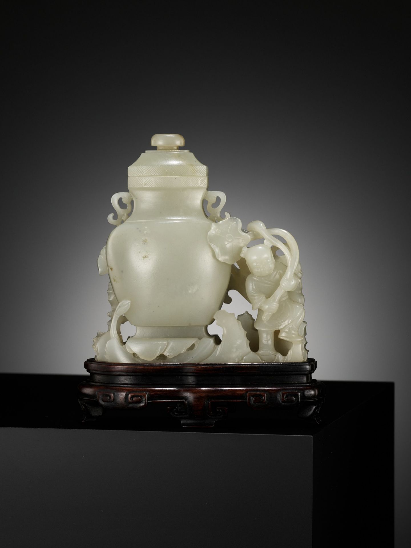 A CELADON JADE 'BOY AND CHILONG' VASE AND COVER, LATE QING TO REPUBLIC PERIOD - Image 5 of 12