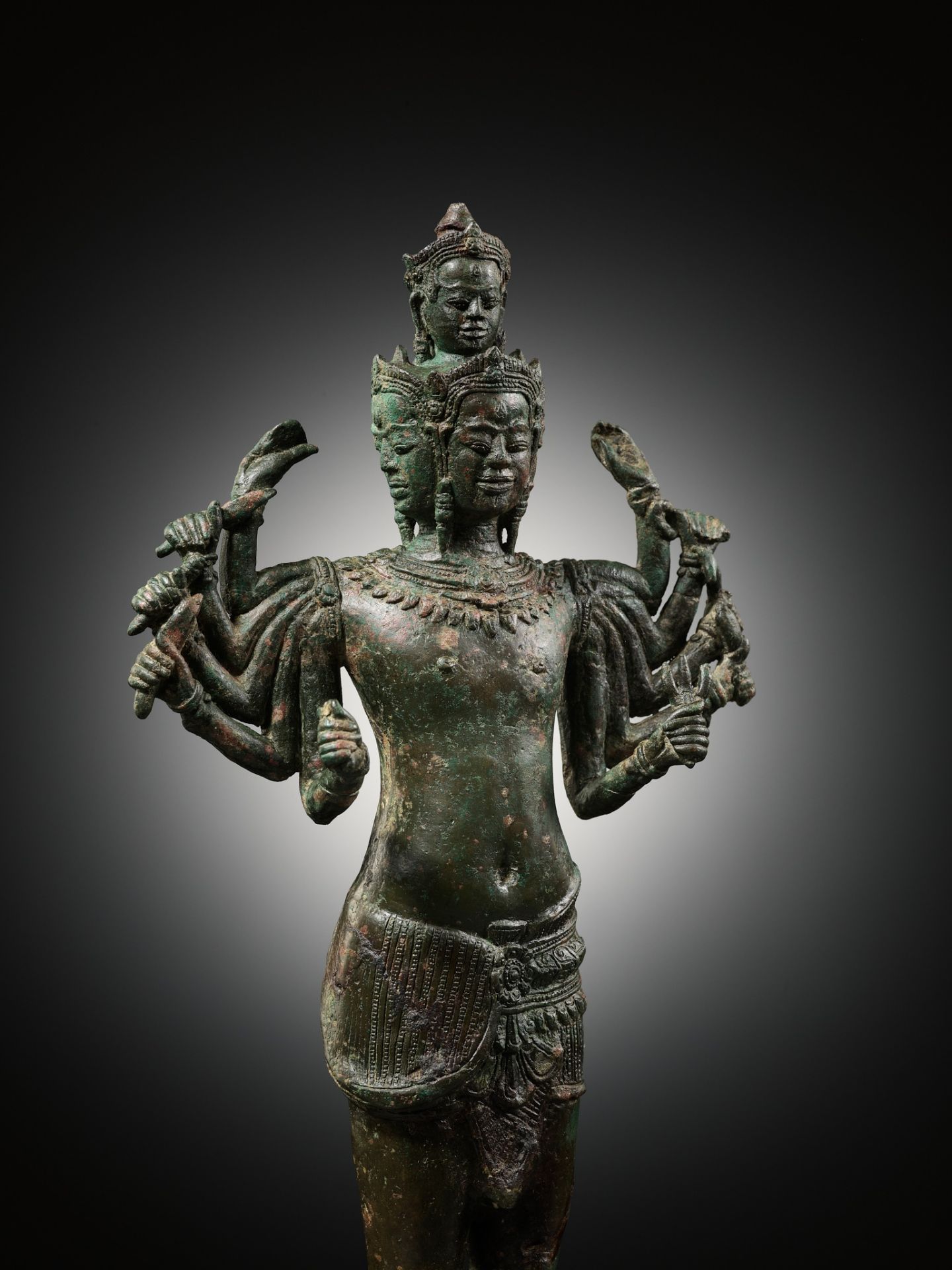 A LARGE AND IMPORTANT BRONZE FIGURE OF SADASHIVA, ANGKOR PERIOD, BAYON STYLE - Bild 12 aus 20