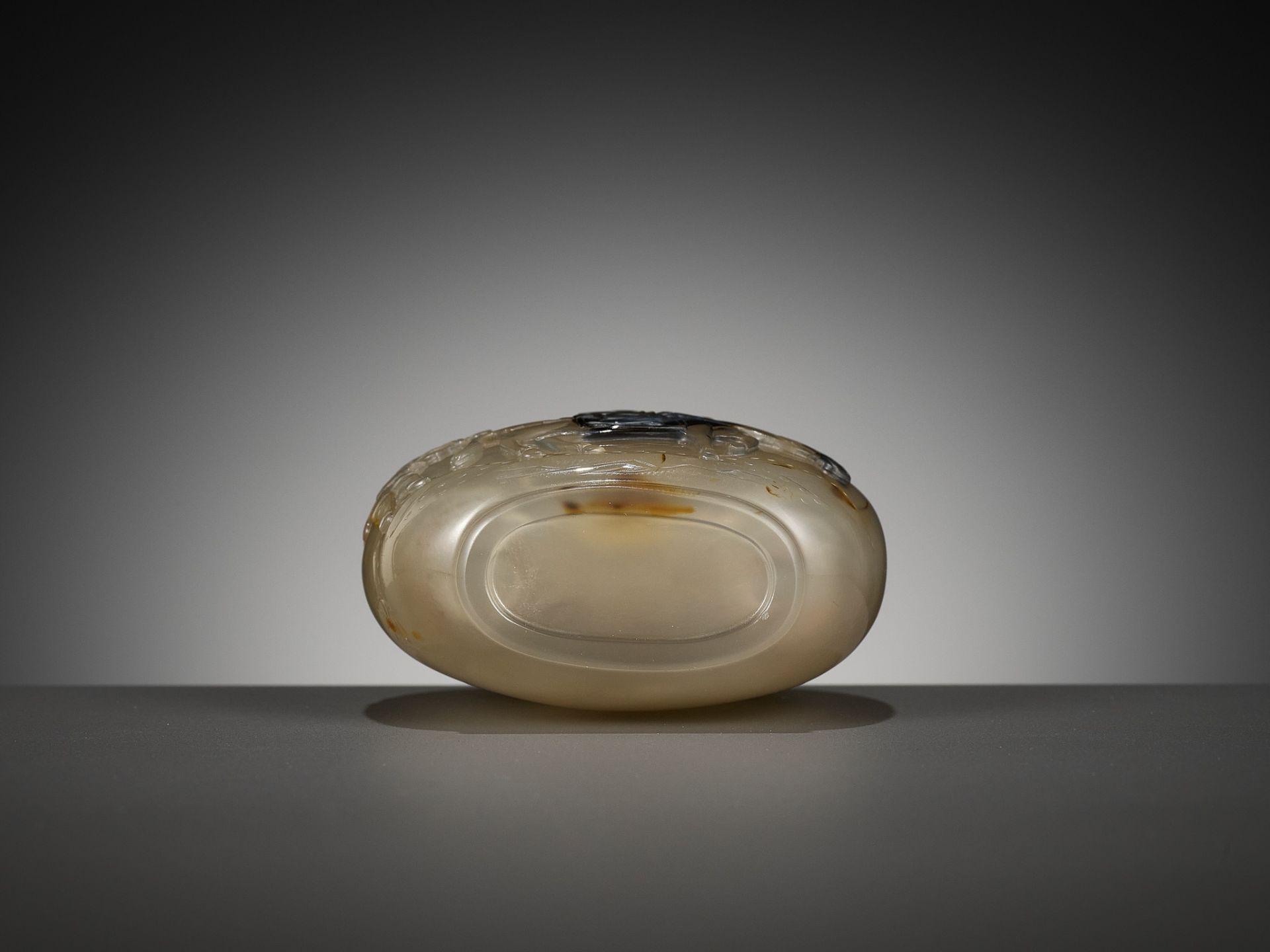 A CAMEO AGATE SNUFF BOTTLE,ATTRIBUTED TO THE CAMEO INK-PLAY MASTER,OFFICIAL SCHOOL,POSSIBLY IMPERIAL - Bild 15 aus 15
