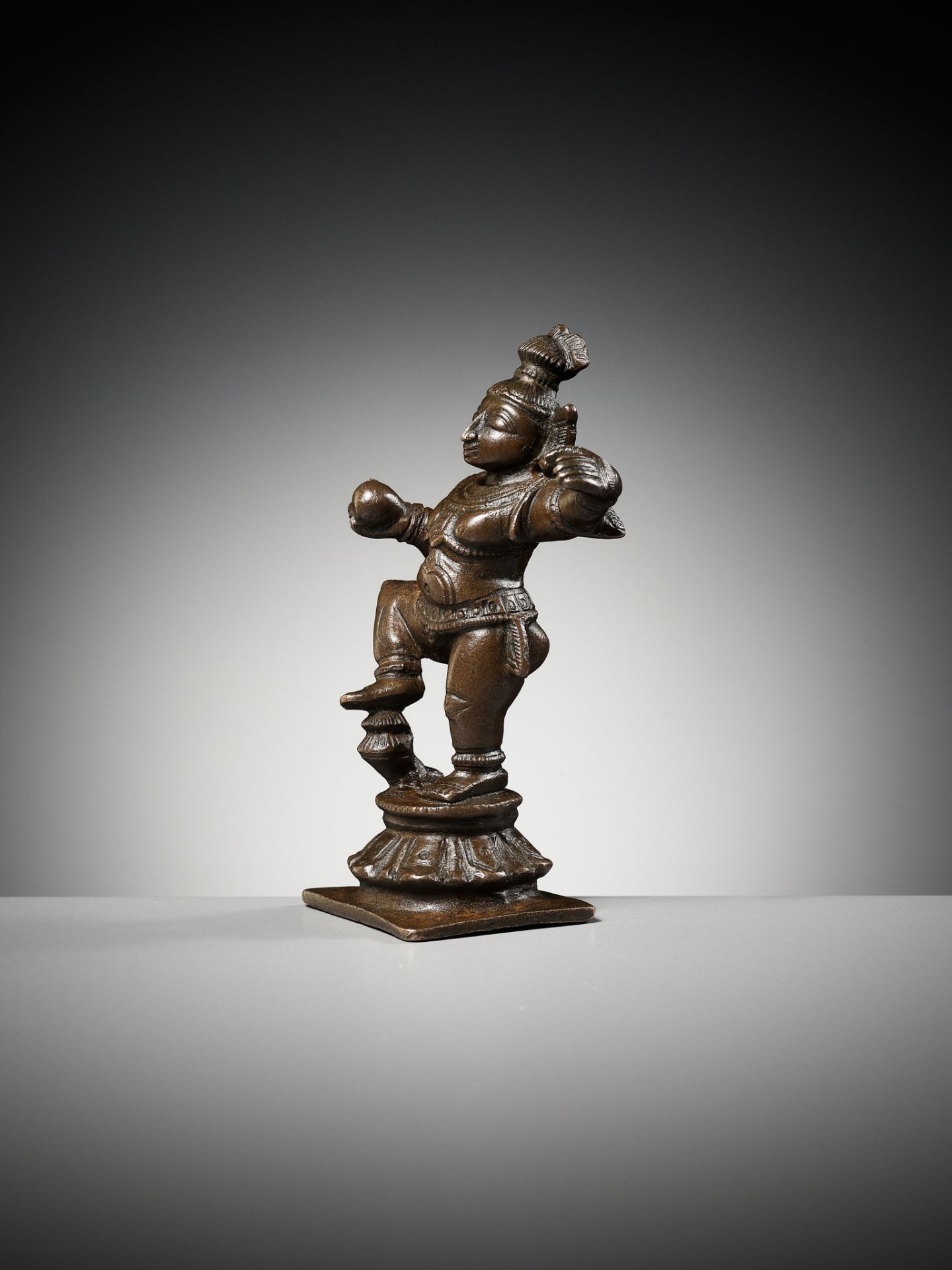 A COPPER ALLOY FIGURE OF DANCING KRISHNA, SOUTH INDIA, 17TH-18TH CENTURY - Image 3 of 13