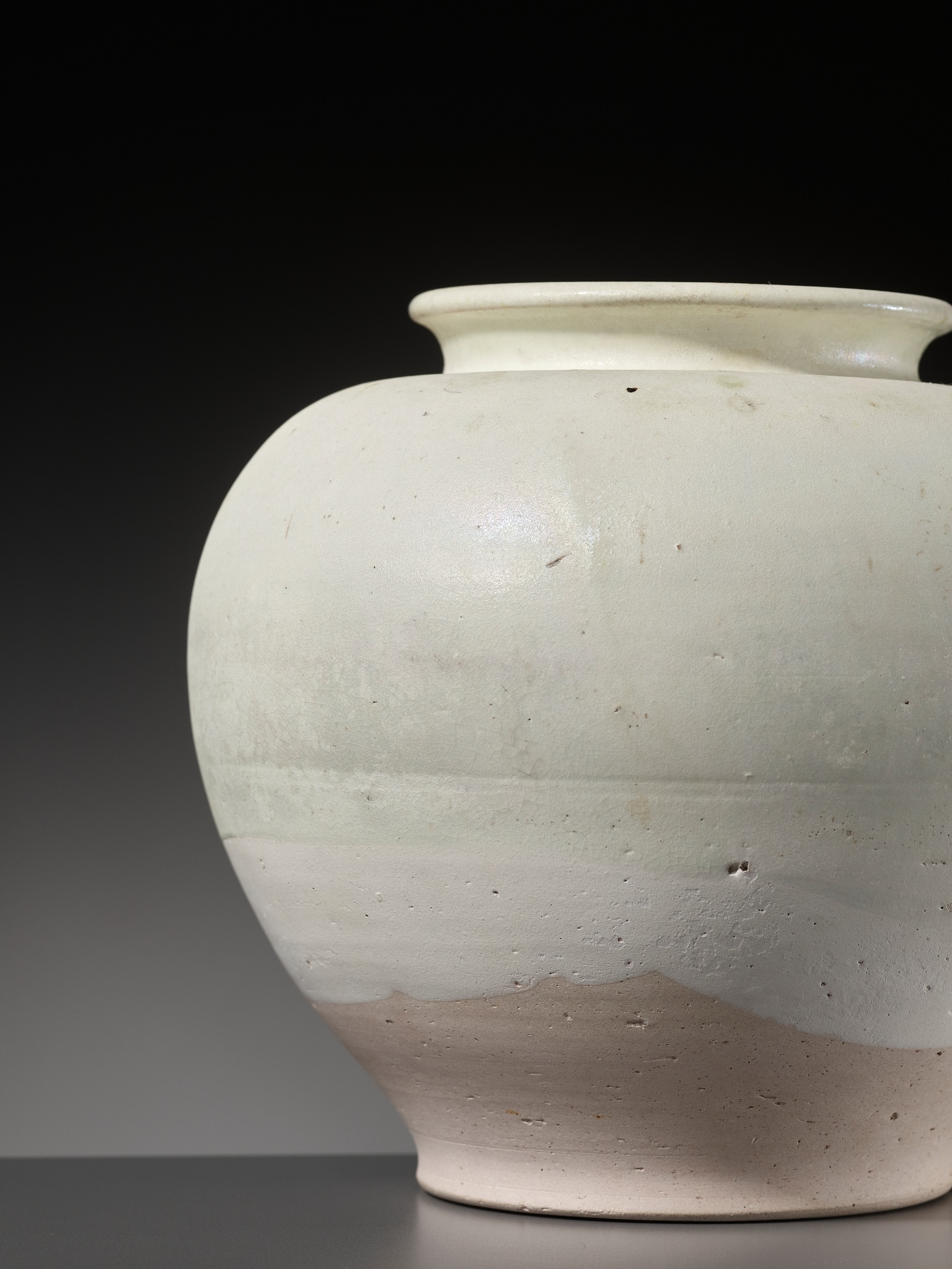 A WHITE-GLAZED JAR, TANG DYNASTY - Image 6 of 13