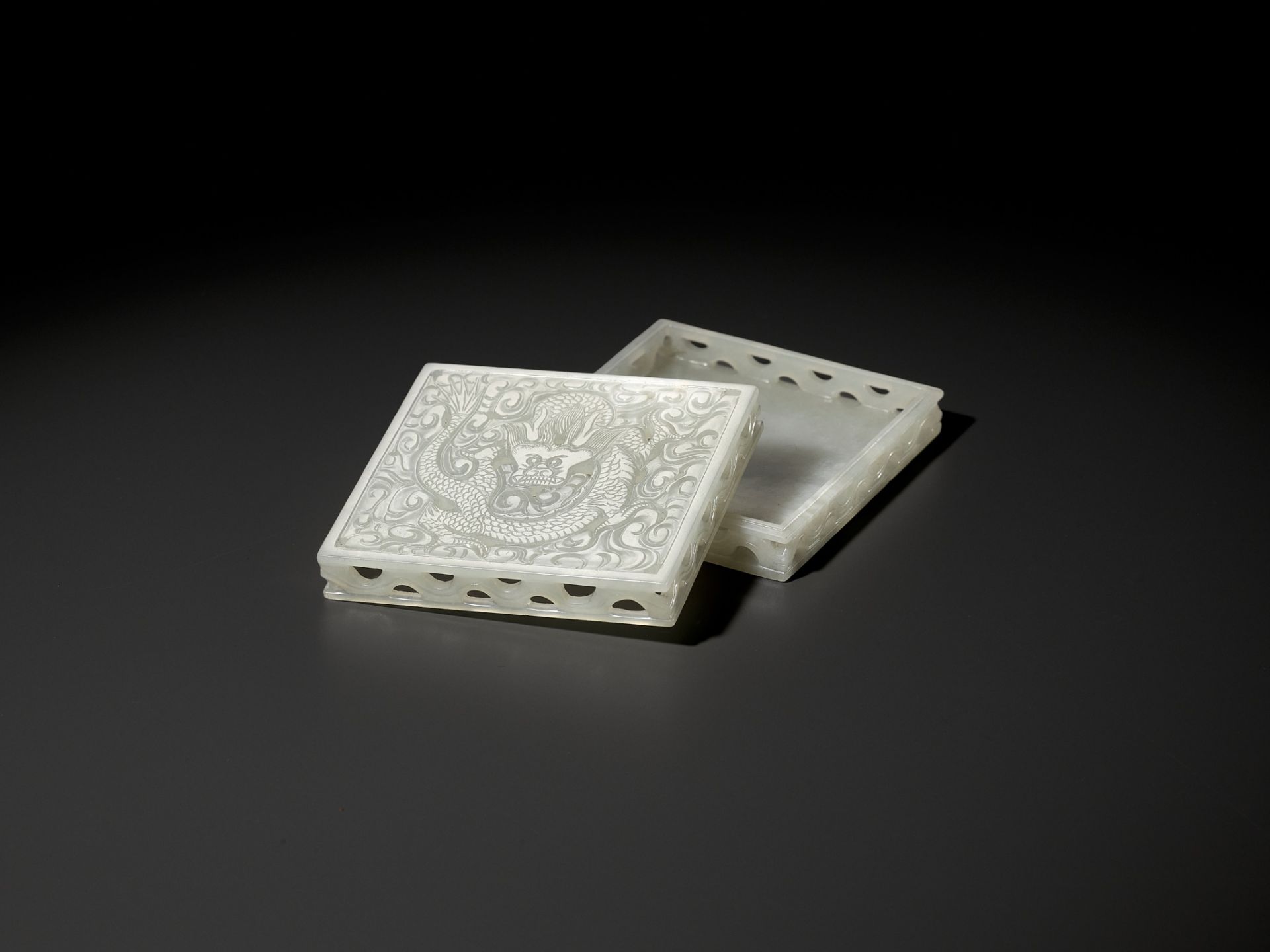 A WHITE JADE OPENWORK POMANDER BOX AND COVER, QIANLONG PERIOD - Image 2 of 11
