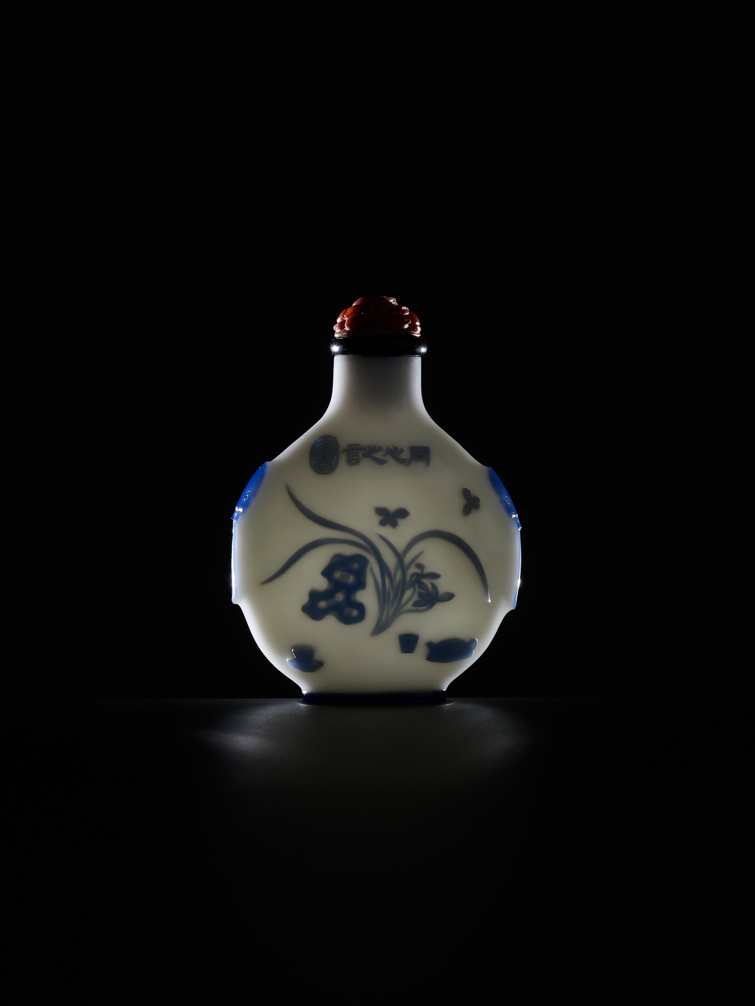 AN INSCRIBED SAPPHIRE-BLUE OVERLAY GLASS SNUFF BOTTLE, YANGZHOU SCHOOL, CHINA, 1800-1880 - Image 10 of 20