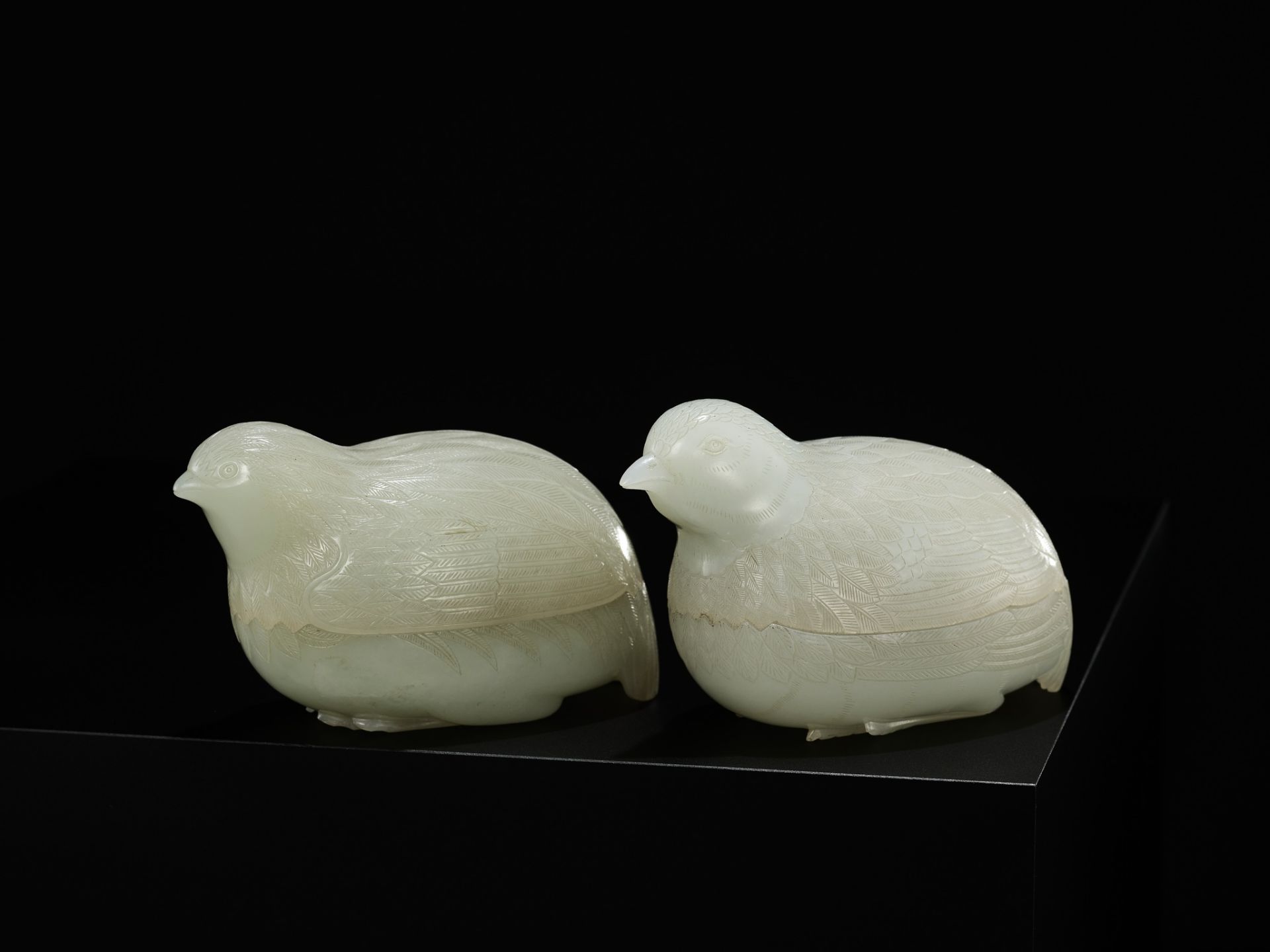 AN EXCEPTIONAL PAIR OF WHITE JADE 'QUAIL' BOXES AND COVERS, QIANLONG PERIOD, 1736-1795 - Bild 18 aus 20
