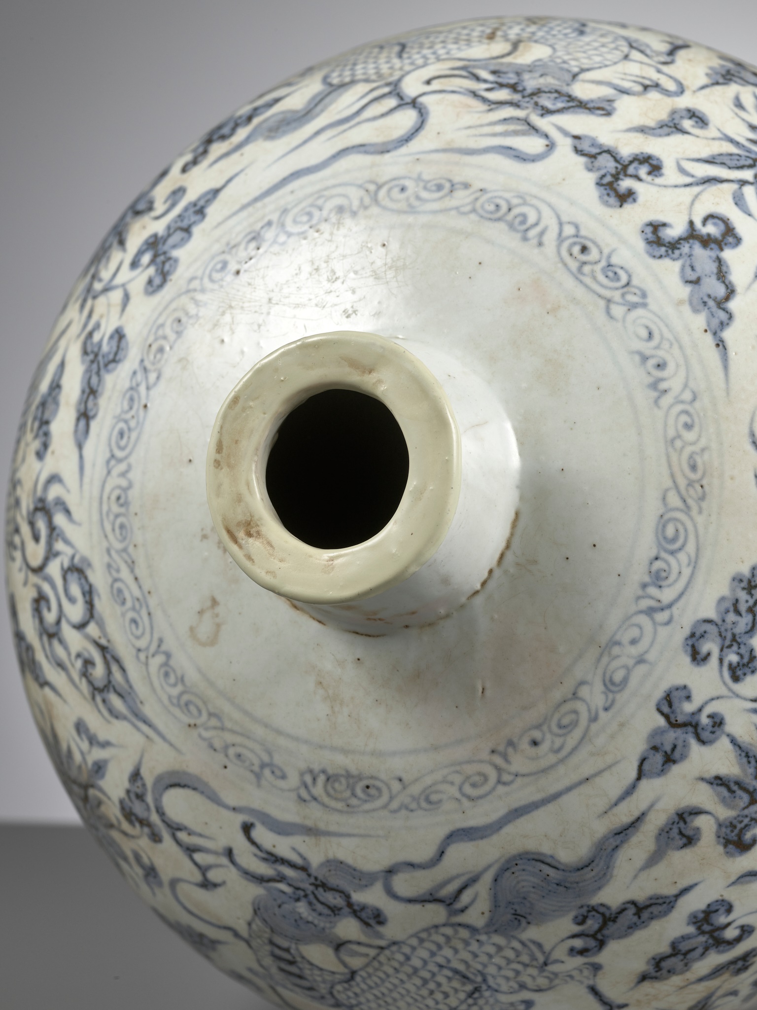 A BLUE AND WHITE 'PEONY, PHOENIX AND LONGMA' VASE, MEIPING, CHINA, 14TH-15TH CENTURY - Image 18 of 26