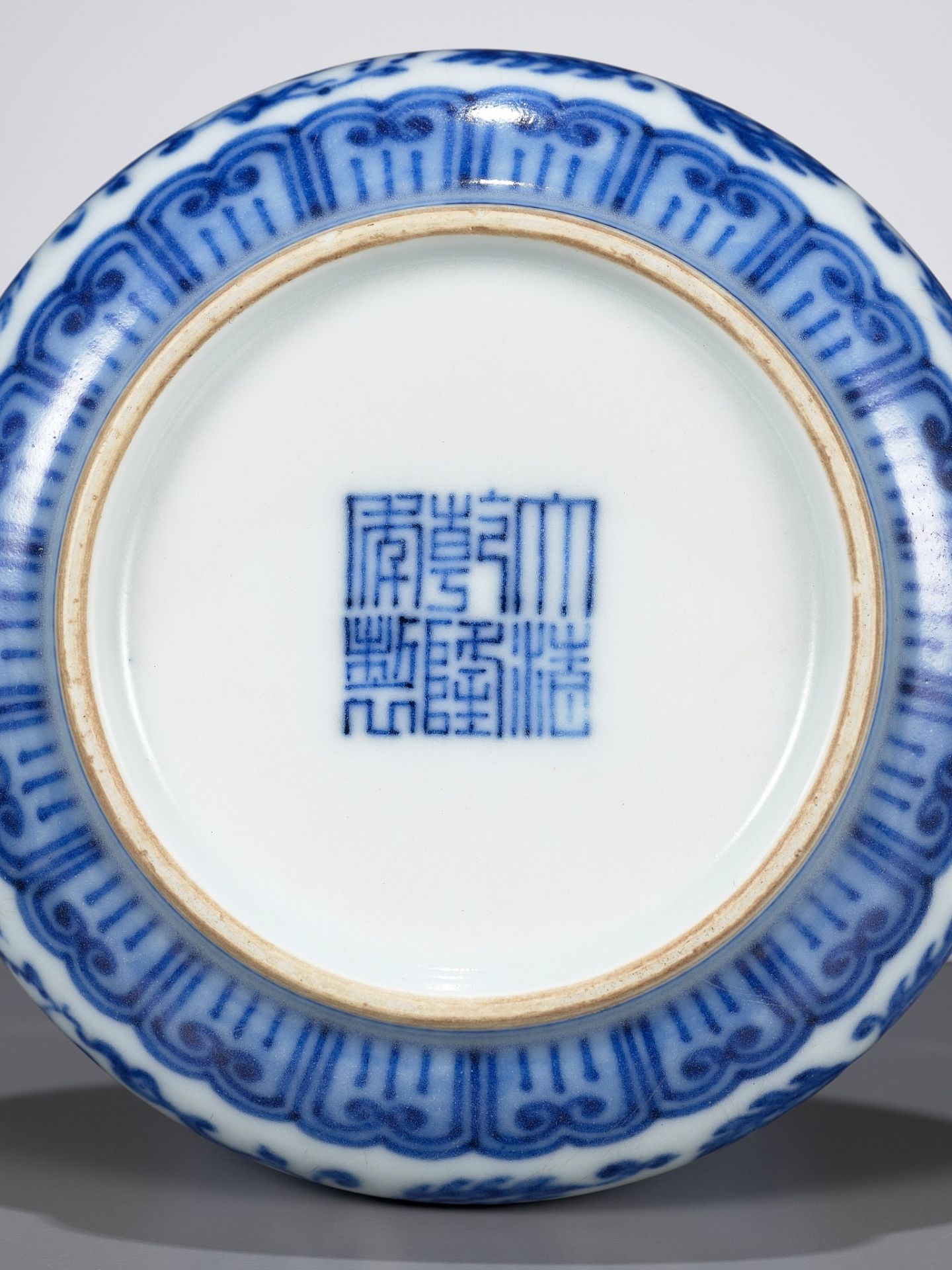 A BLUE AND WHITE MING-STYLE FLOWER-HOLDER, QIANLONG MARK AND PERIOD - Image 3 of 15