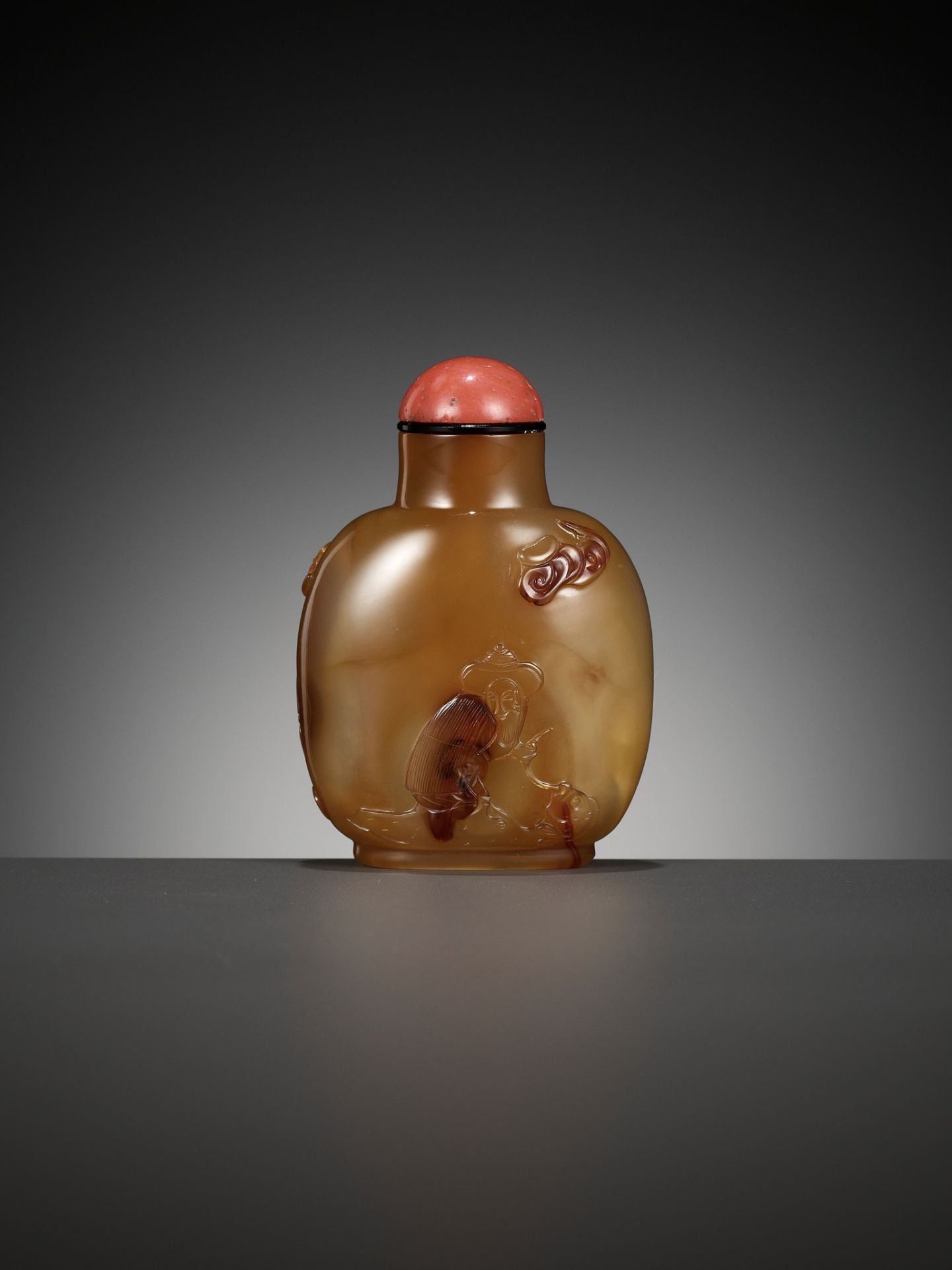 A CAMEO AGATE 'ZHONG KUI' SNUFF BOTTLE, OFFICIAL SCHOOL, CHINA, 1770-1840 - Image 8 of 14