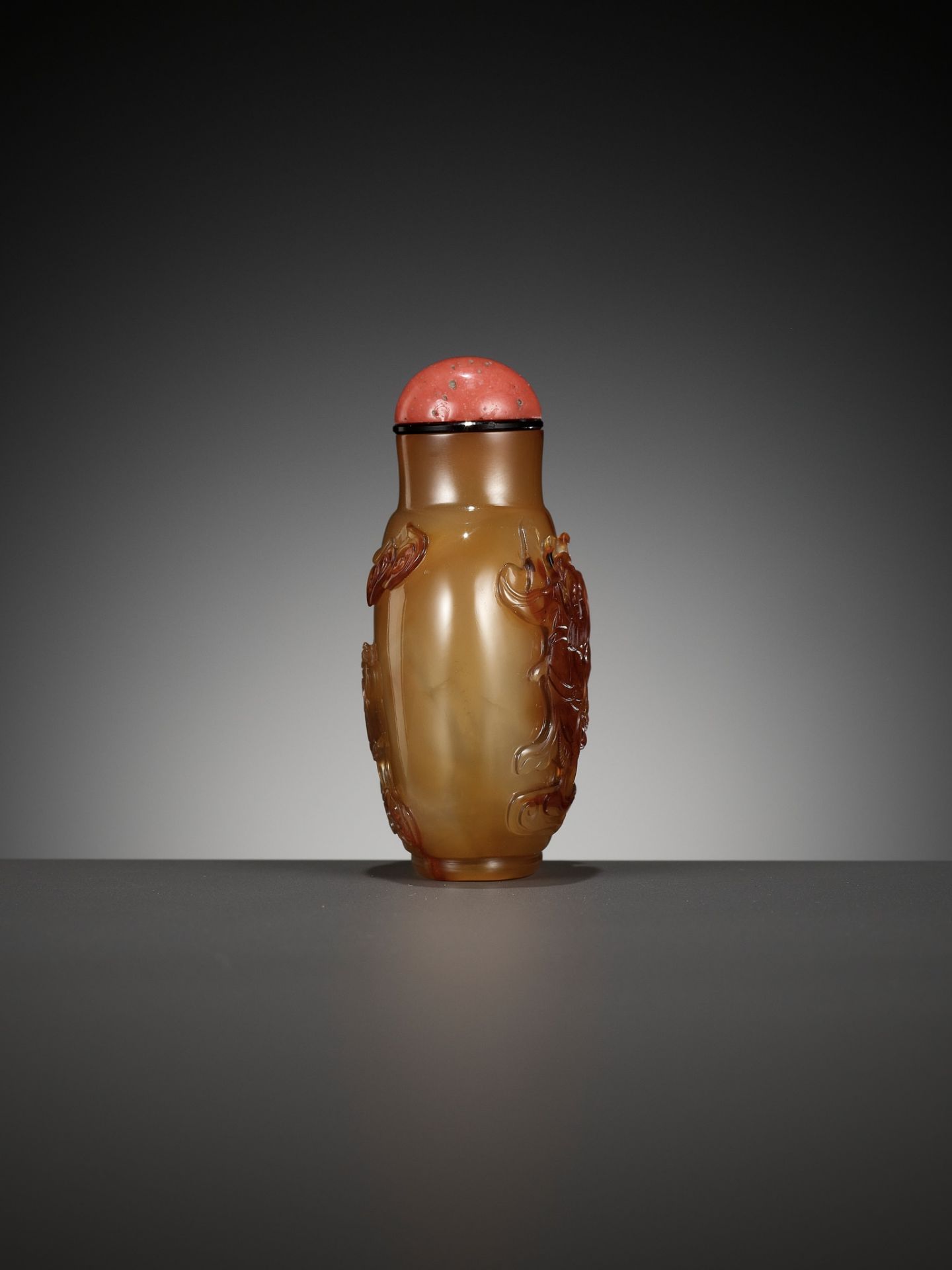 A CAMEO AGATE 'ZHONG KUI' SNUFF BOTTLE, OFFICIAL SCHOOL, CHINA, 1770-1840 - Image 11 of 14