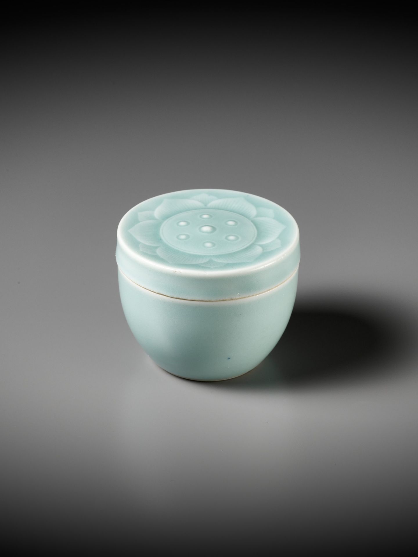 A CELADON-GLAZED LOTUS POD-FORM BOX AND COVER, QING DYNASTY - Image 6 of 14