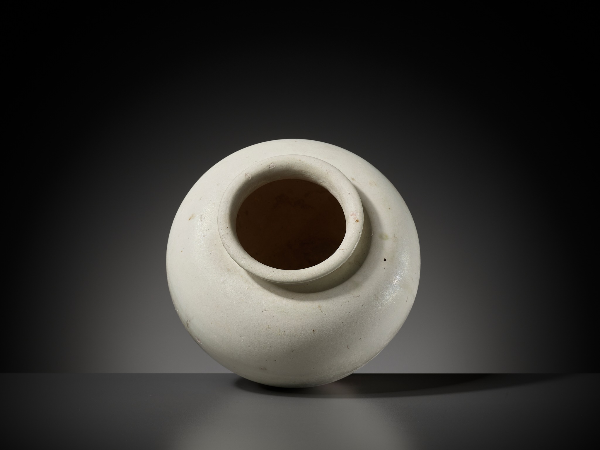 A WHITE-GLAZED JAR, TANG DYNASTY - Image 13 of 13