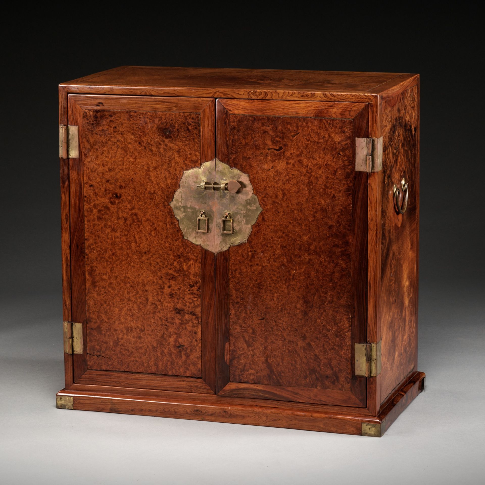 A LARGE HUANGHUALI APOTHECARY CABINET (YAOGUI) WITH FOURTEEN DRAWERS, EARLY QING DYNASTY