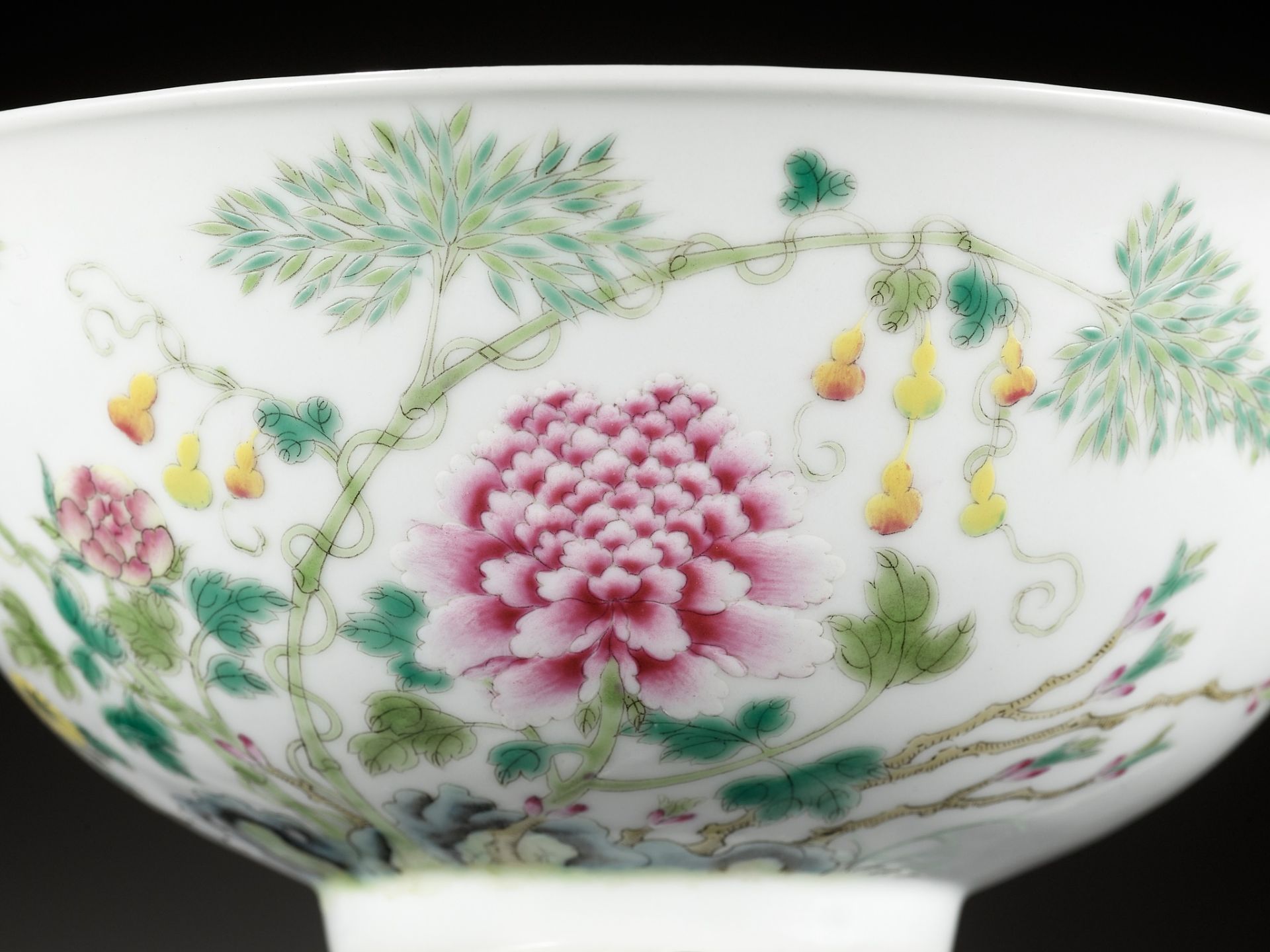 A LARGE FAMILLE-ROSE 'FLORAL' BOWL, GUANGXU MARK AND PERIOD - Image 9 of 12