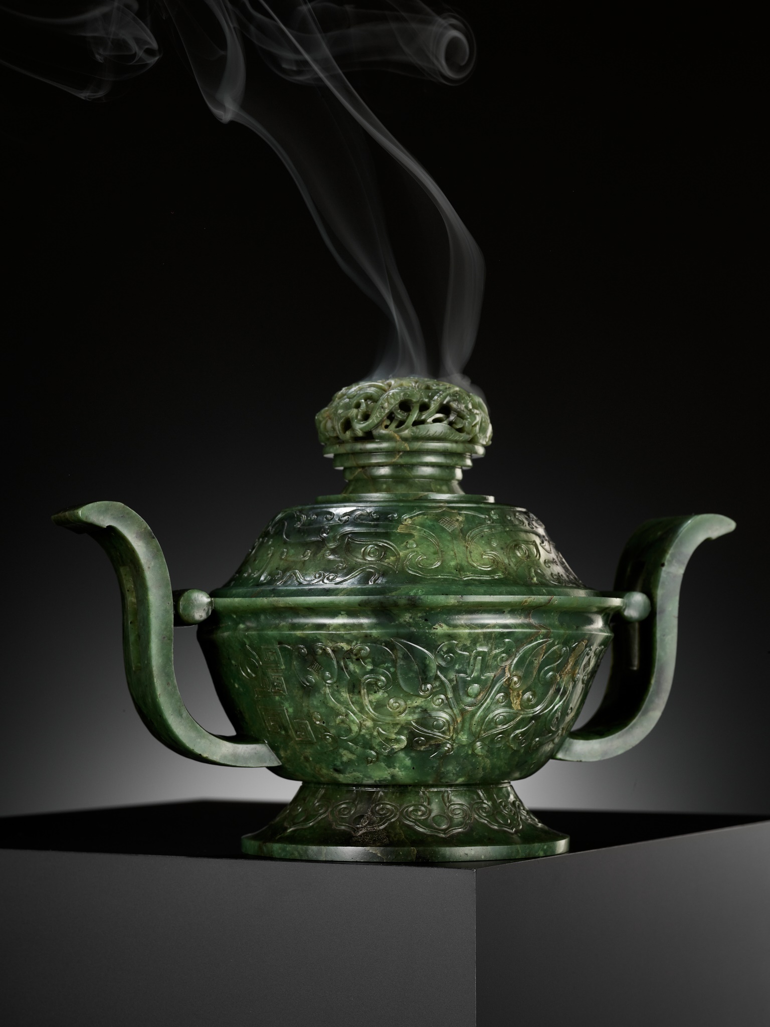A SPINACH-GREEN JADE GUI-FORM CENSER AND COVER, QIANLONG PERIOD - Image 20 of 20