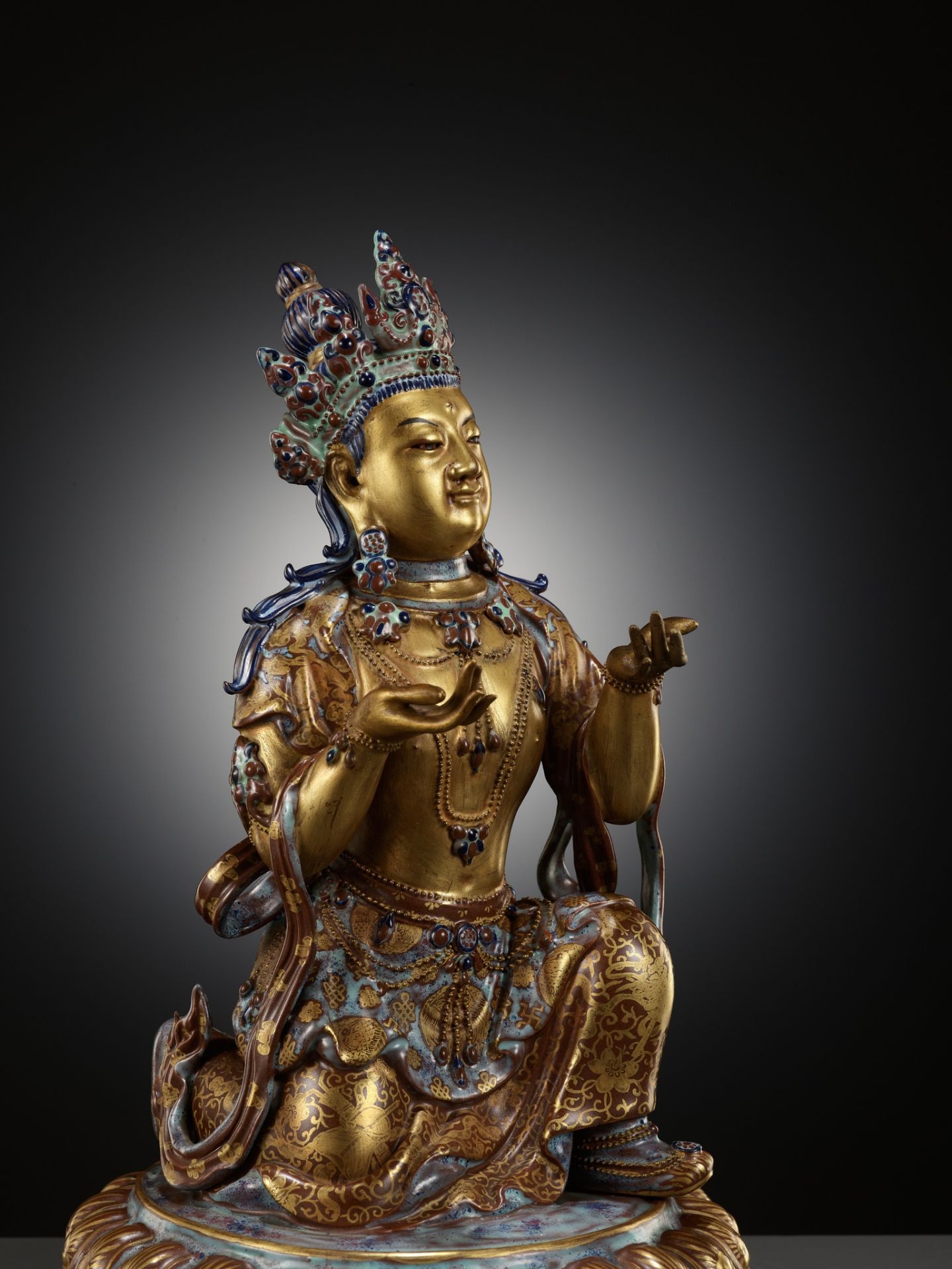 A ROBIN'S-EGG-GLAZED AND GILT PORCELAIN FIGURE OF A BODHISATTVA, QIANLONG TO JIAQING PERIOD - Image 23 of 23