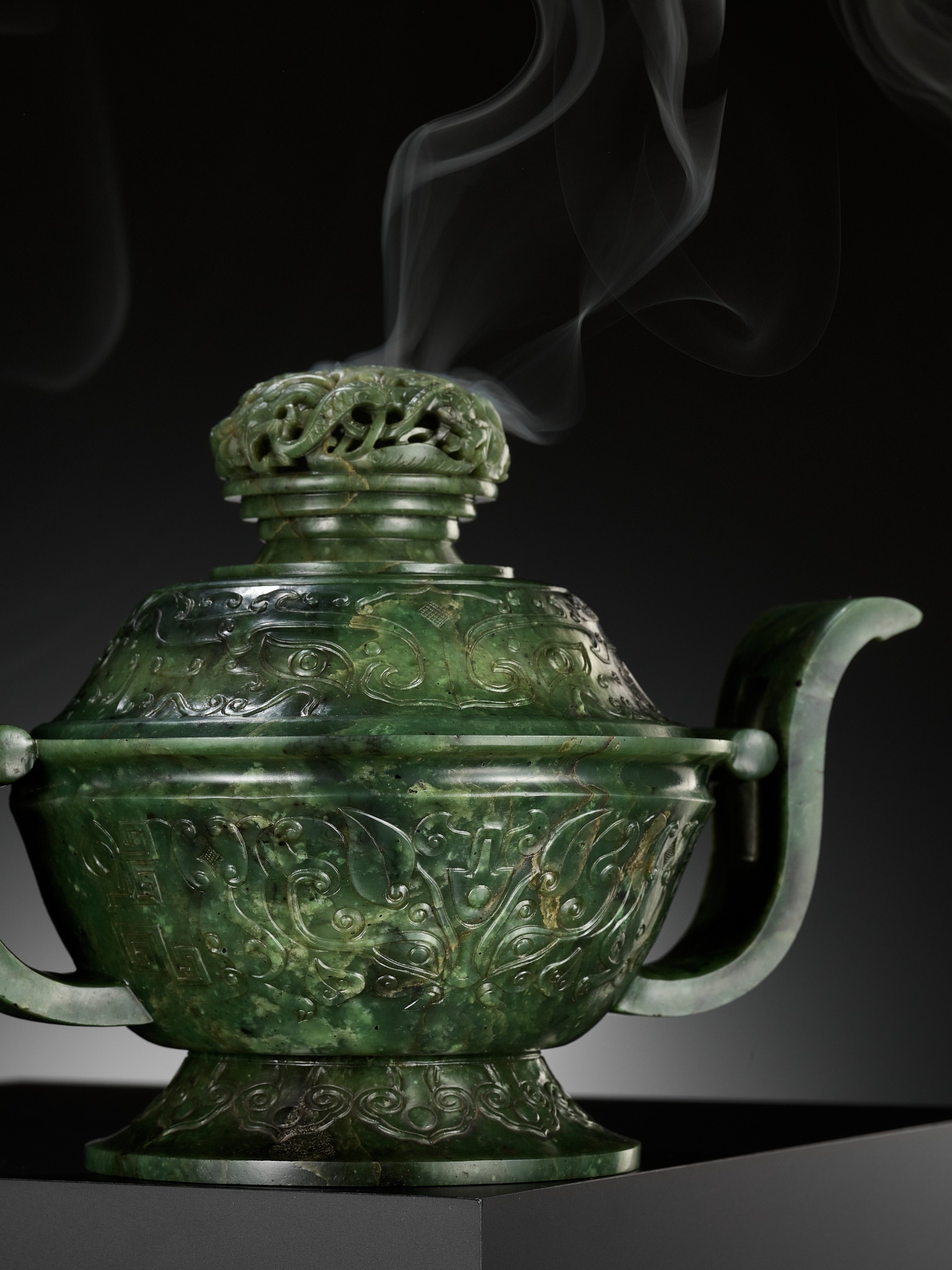 A SPINACH-GREEN JADE GUI-FORM CENSER AND COVER, QIANLONG PERIOD - Image 3 of 20